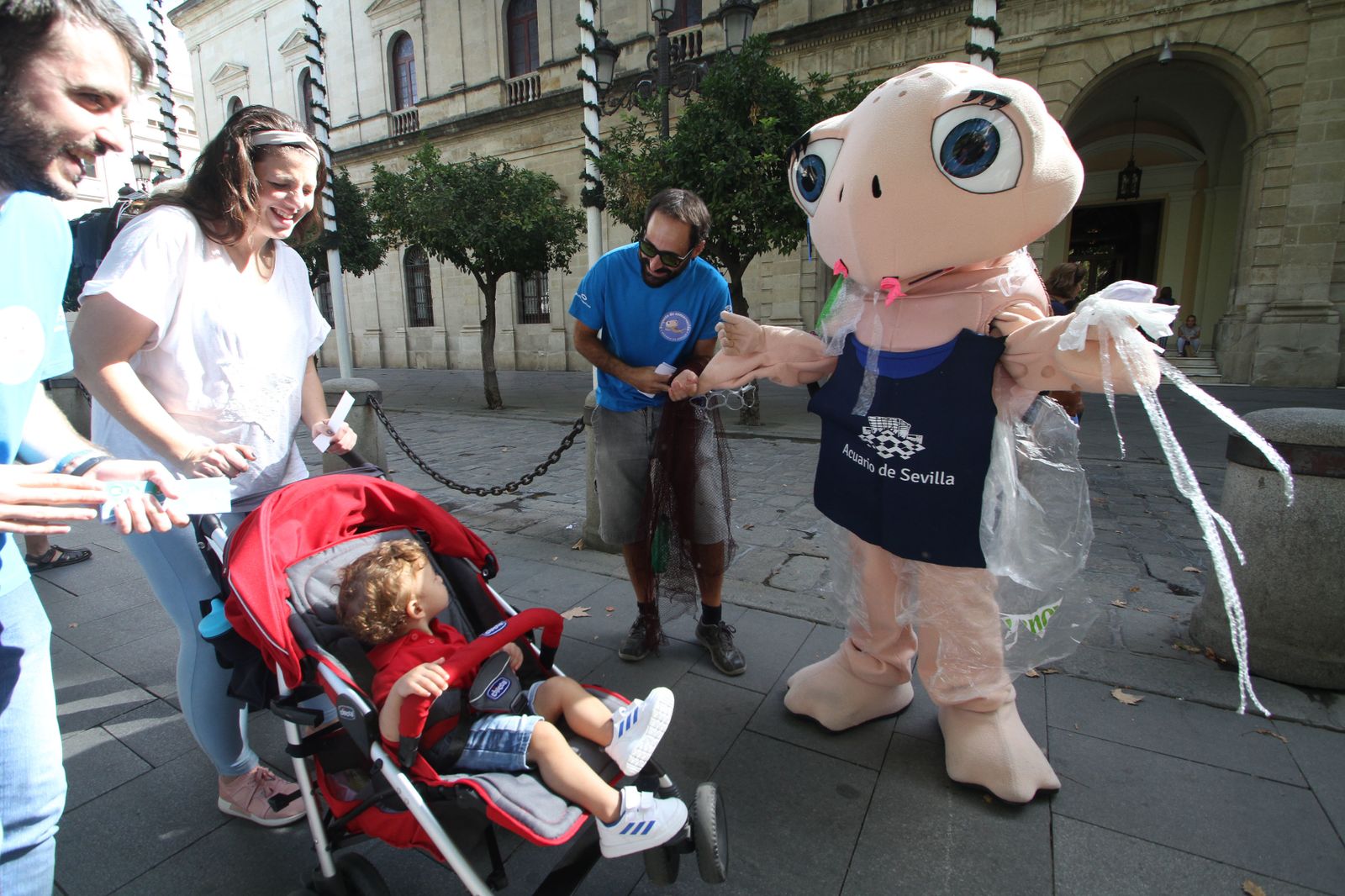 La tortuga Chelo del Acuario de Sevilla da comienzo a una acción de concienciación para difundir la cultura oceánica