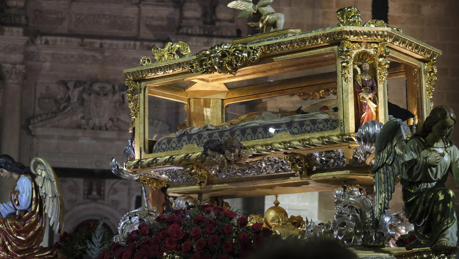 Procesión del Santo Entierro en Almería, en imágenes