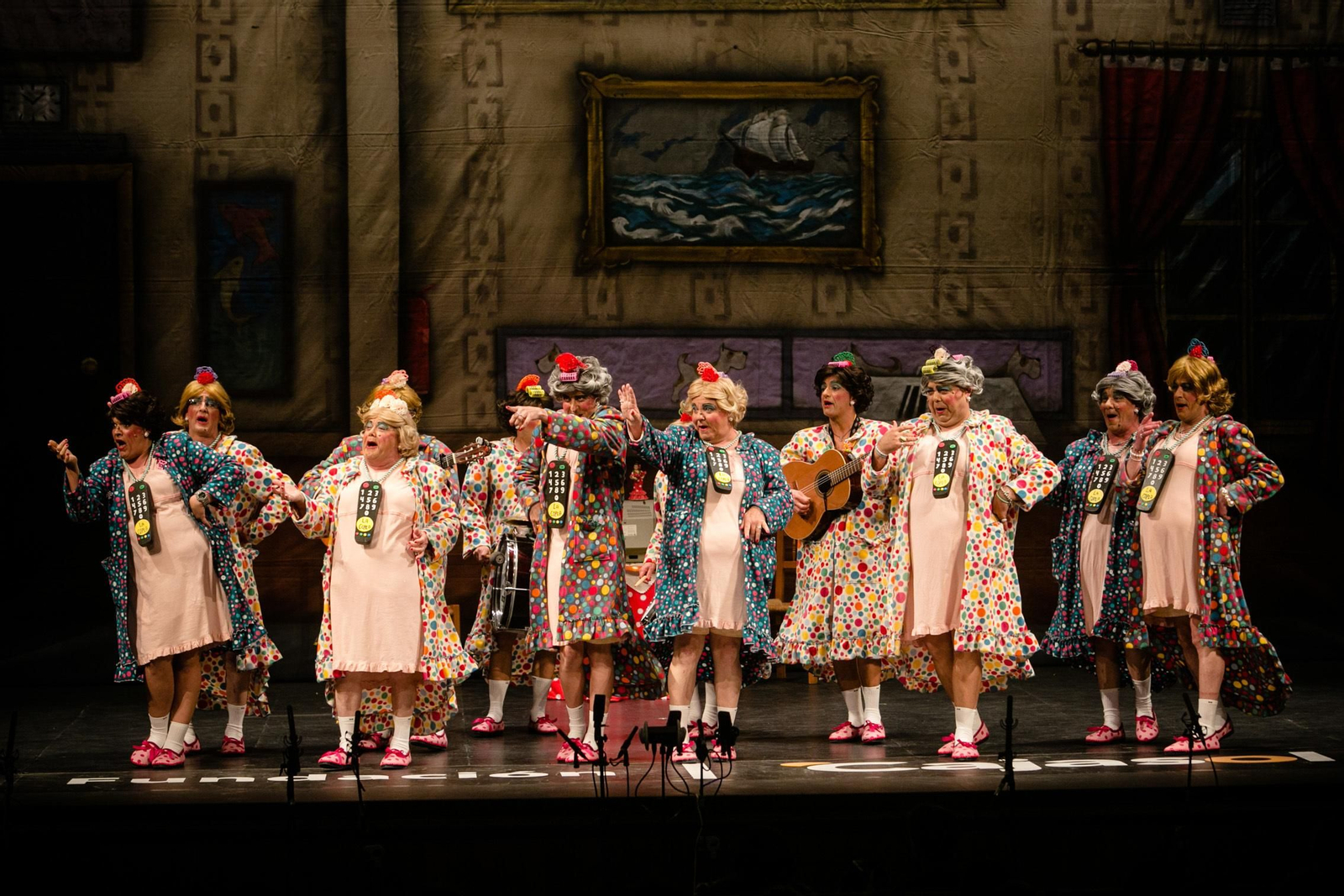 Chirigota "el sábado me lo trago enterito y el domingo me lo repito".