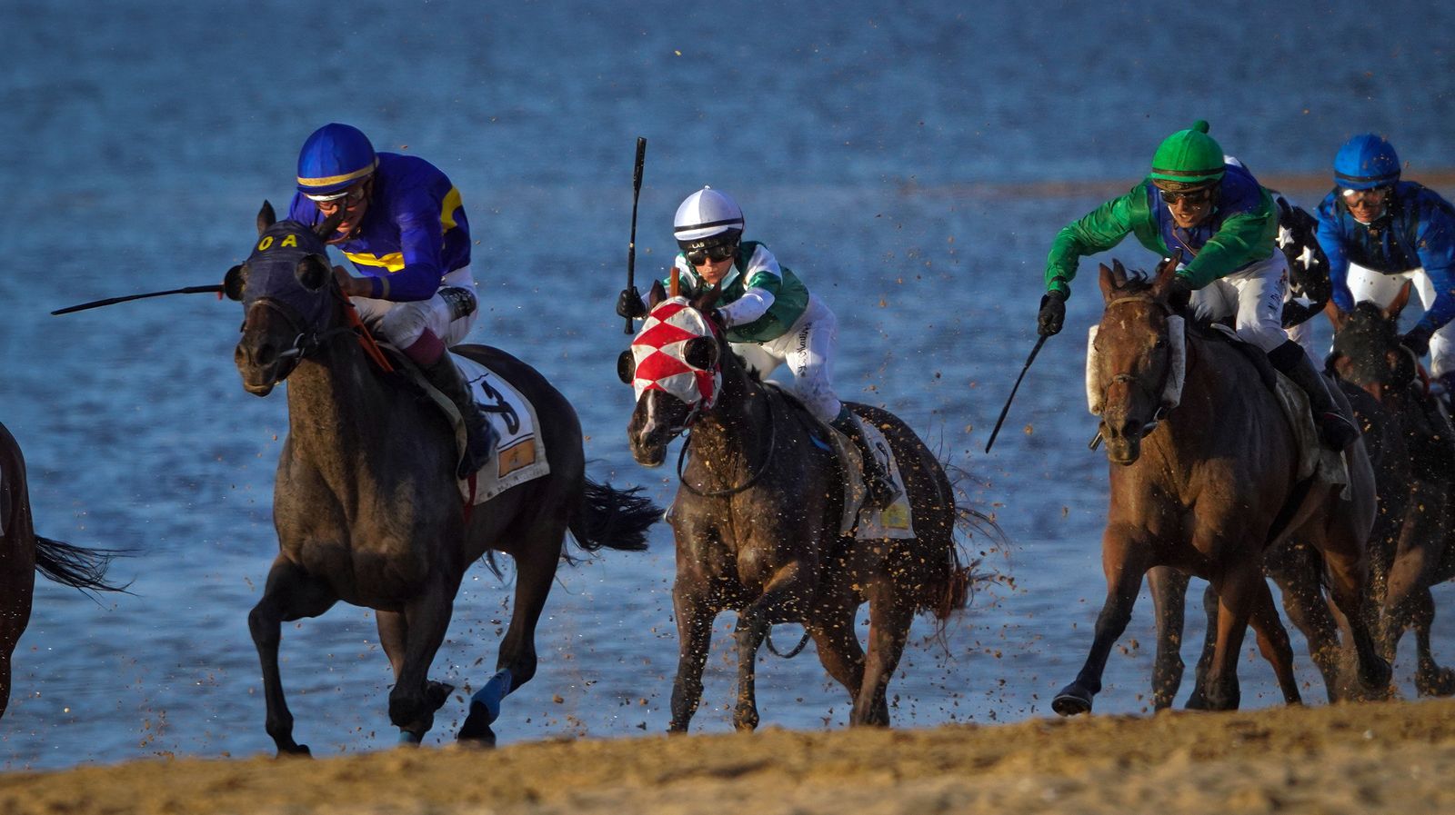 Gran ambiente en las carreras de caballos de Sanlúcar
