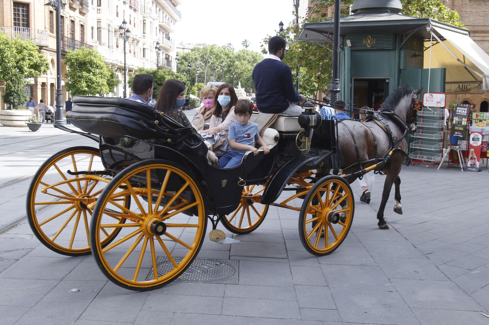 Ambiente en el festivo fin de semana en Sevilla