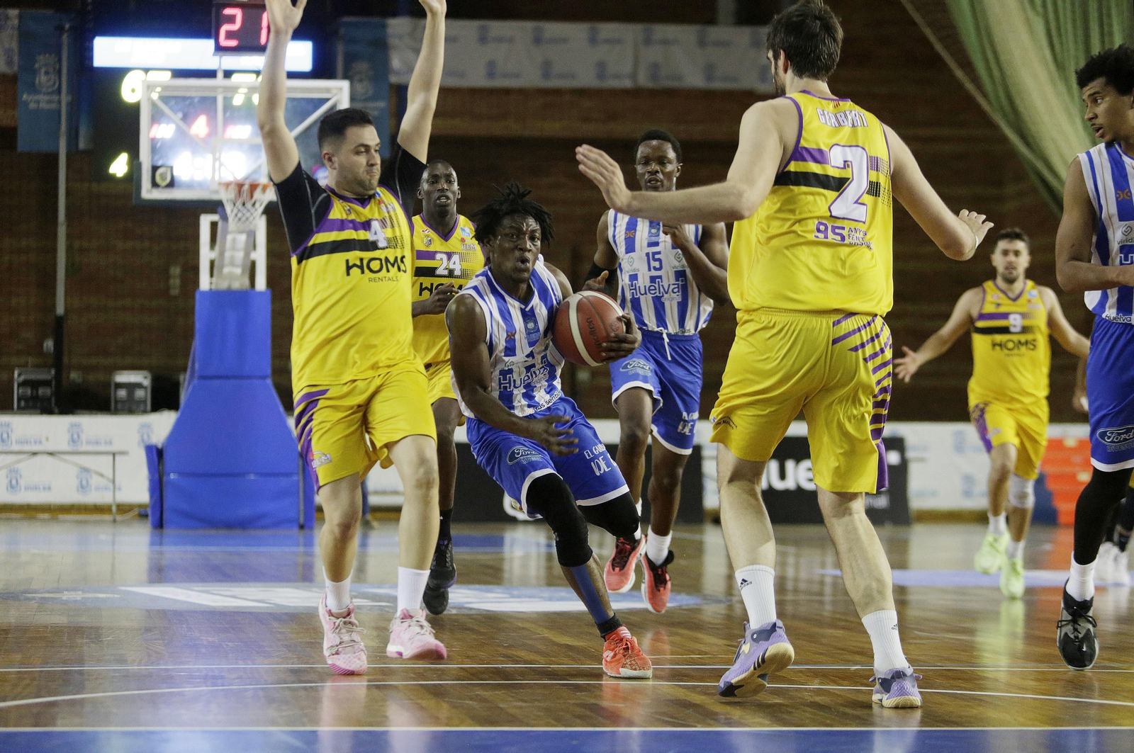 Imágenes del UE Mataró-Huelva Comercio en el Andrés Estrada