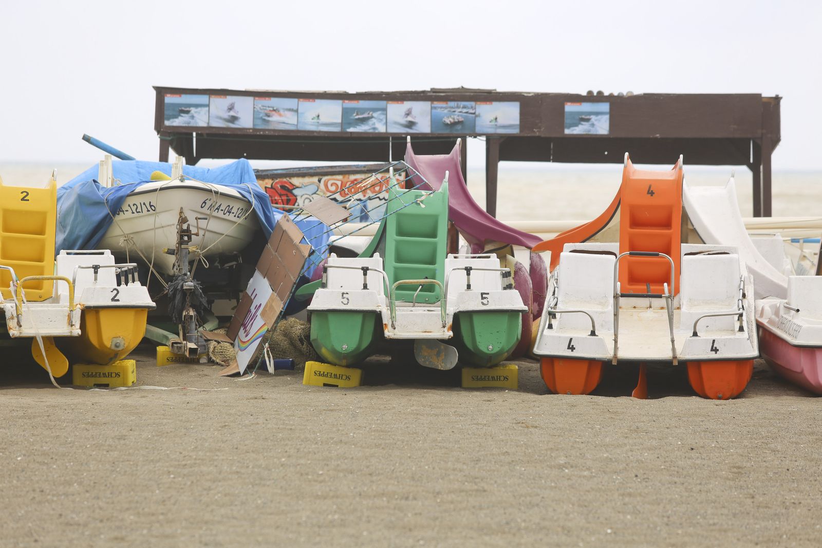 Playas cerradas en Torremolinos, la imagen del coronavirus en Málaga