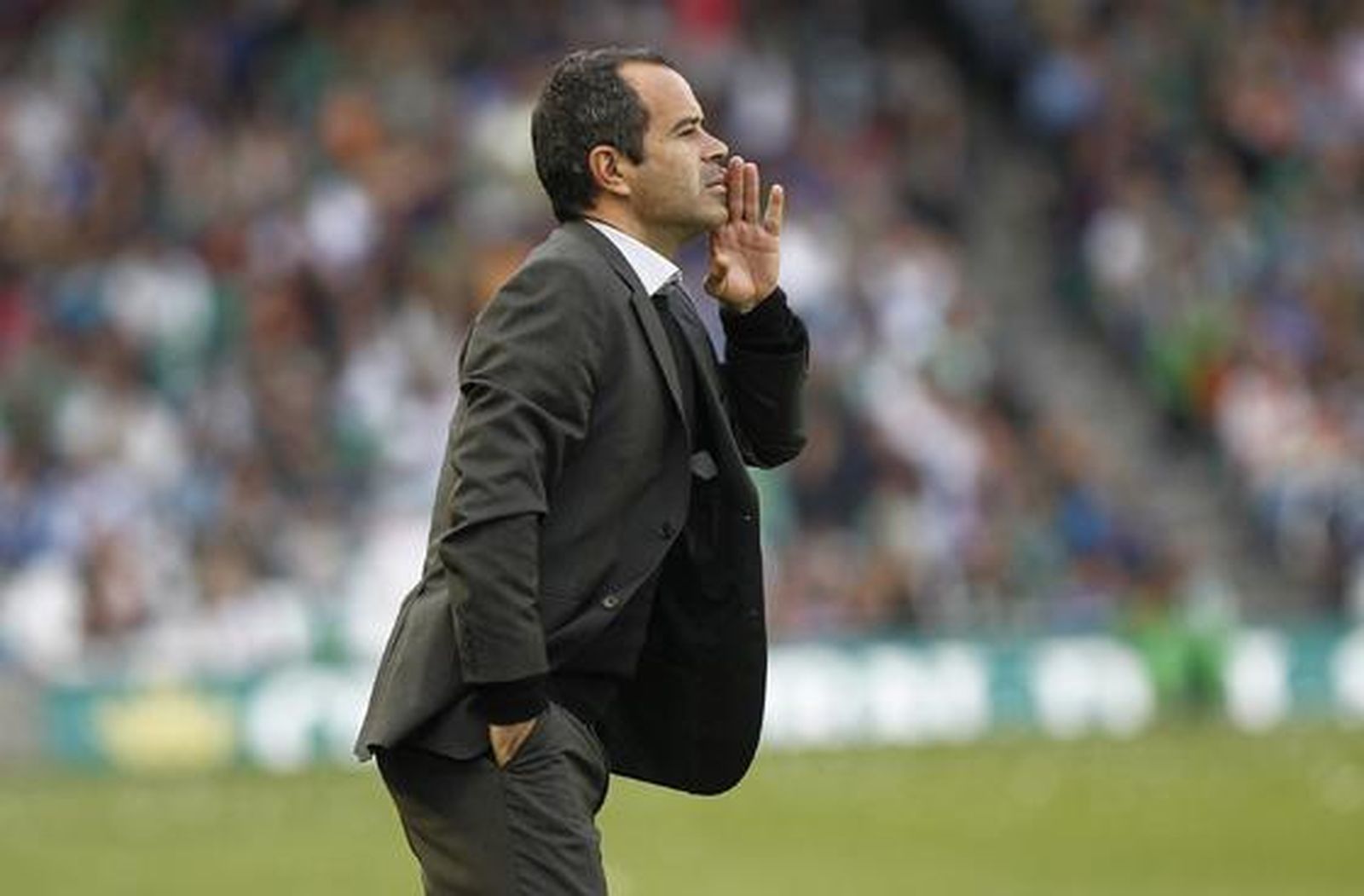 El Betis pierde una oportunidad para distanciarse del descenso y hundir al Racing de Santander (1-1). / Antonio Pizarro