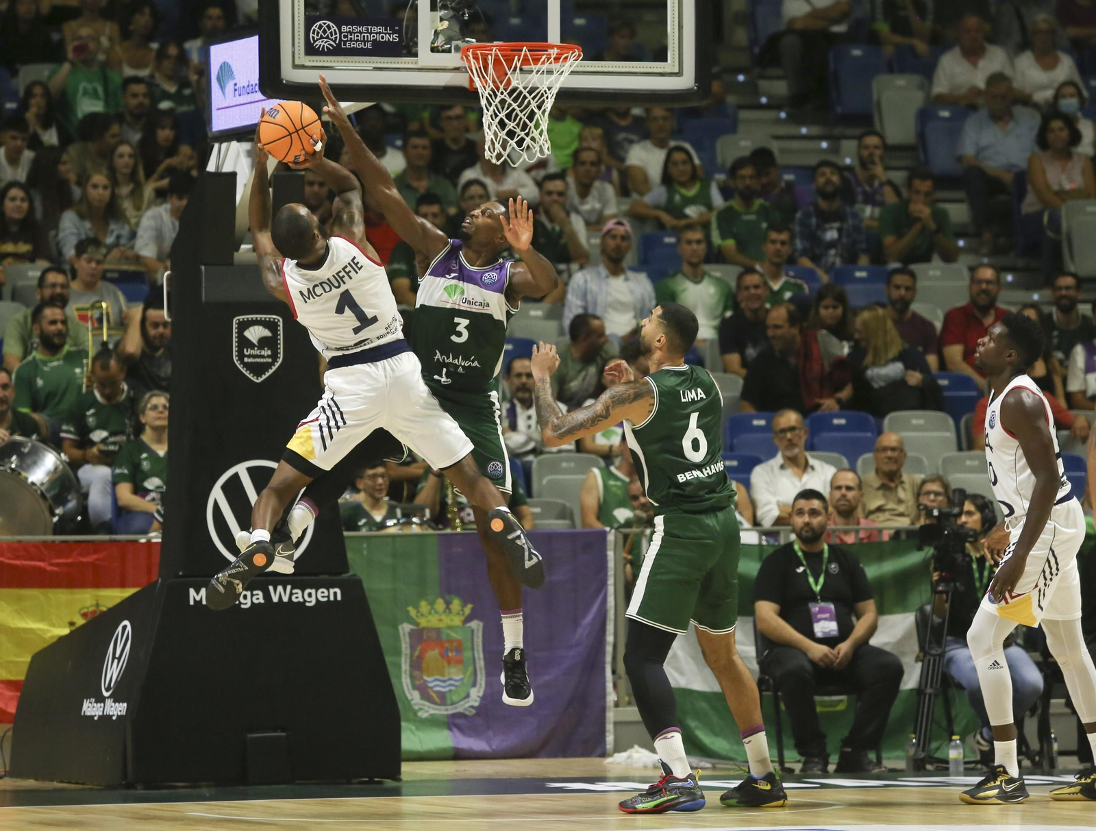 Melvin Ejim, sus cuatro años y seis títulos en Málaga