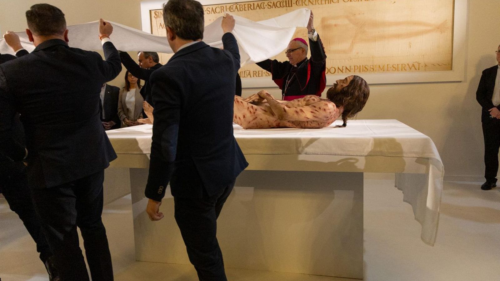 Inauguración de la exposición 'The Mistery Man'