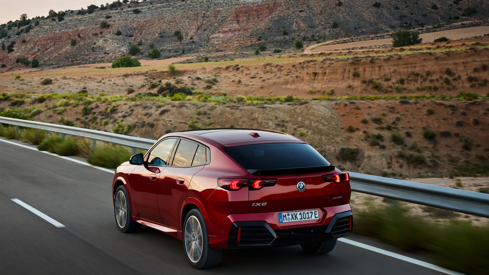 Derivada de la plataforma UKL es esta FAAR que emplean los modelos de menor tamaño de BMW y que se caracteriza por dar pie a versiones de tracción delantera..