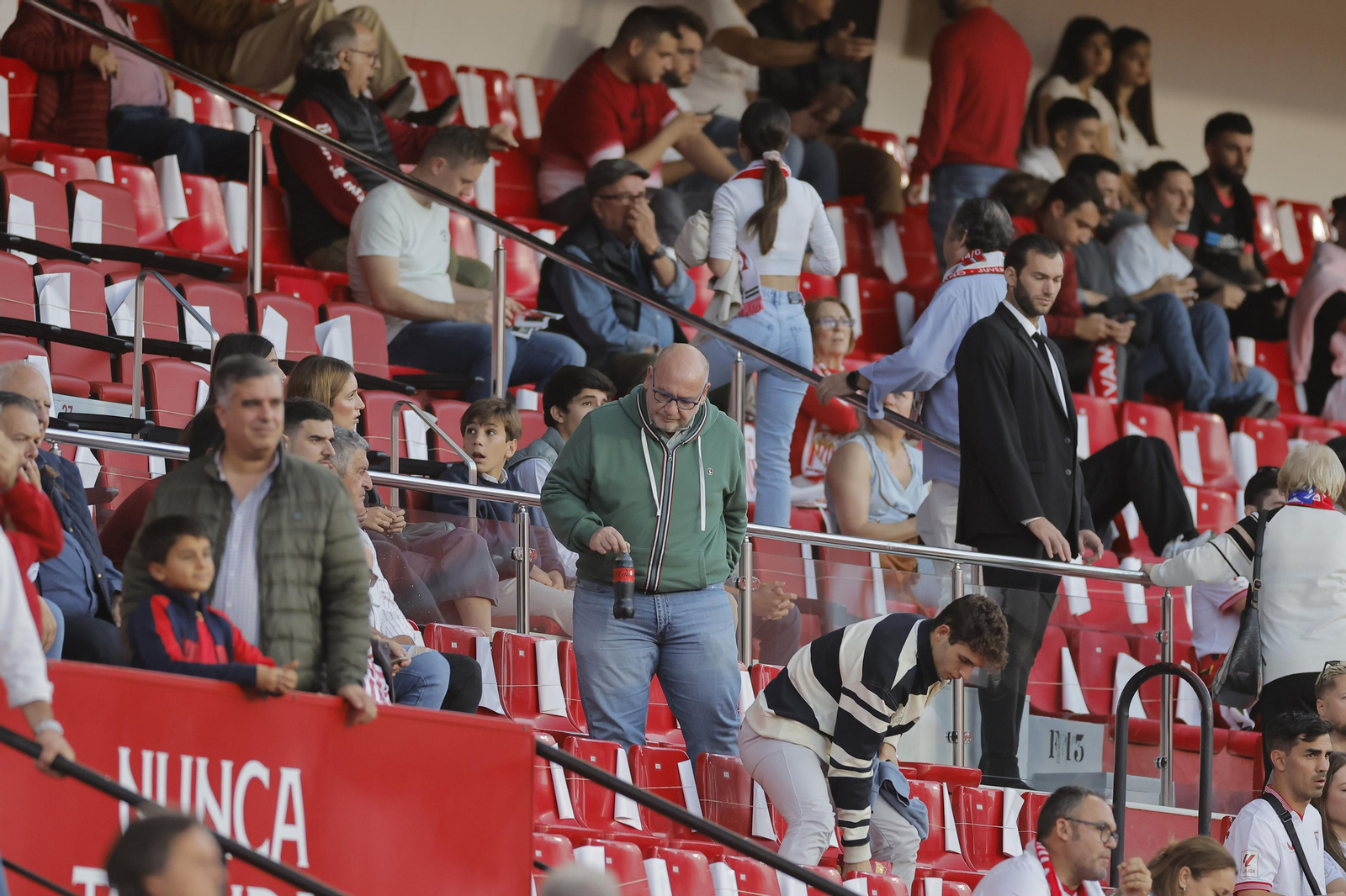 Búscate en las fotos del Sevilla-Betis
