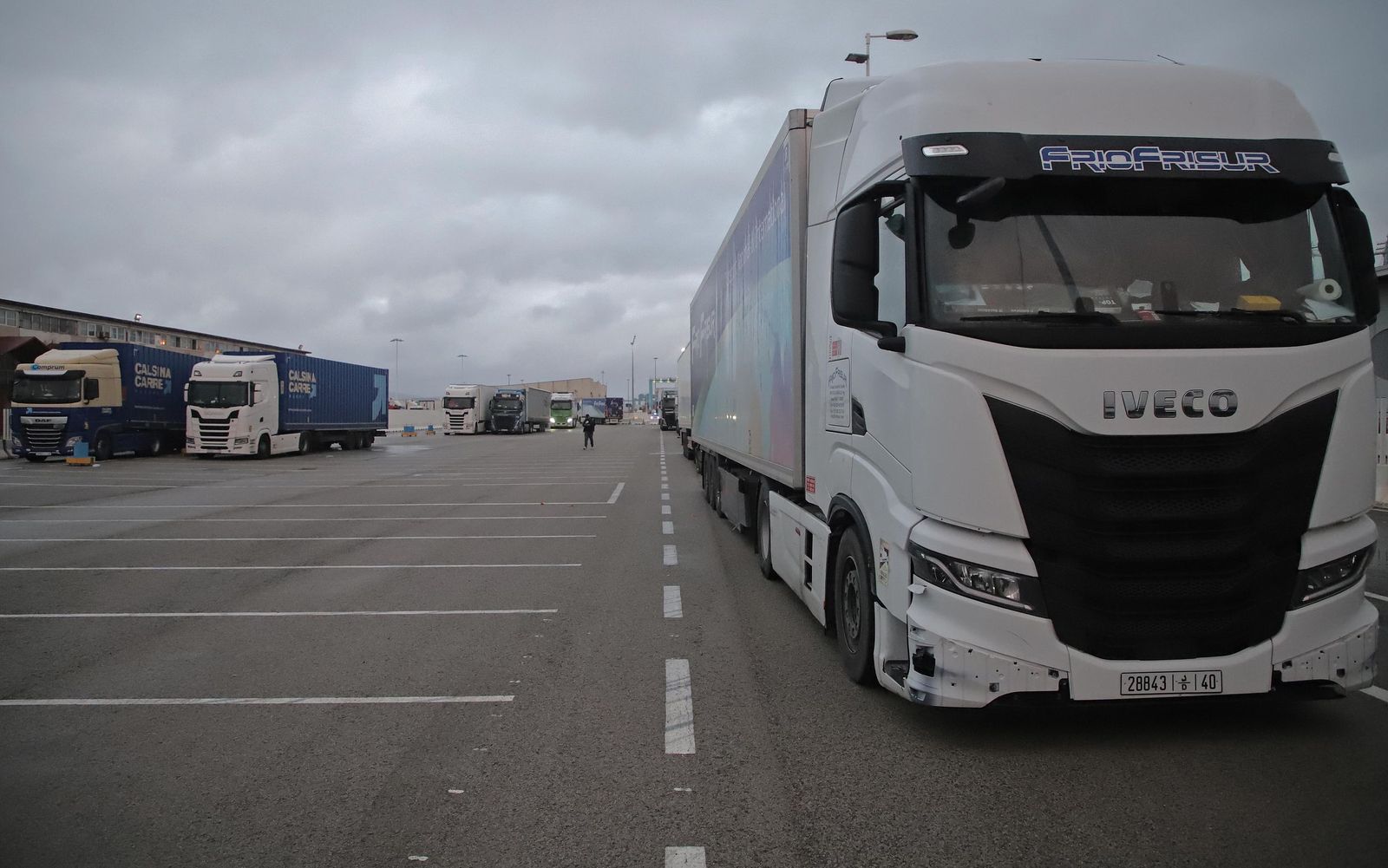 Fotos del cierre del acceso para camiones en el Puerto de Algeciras