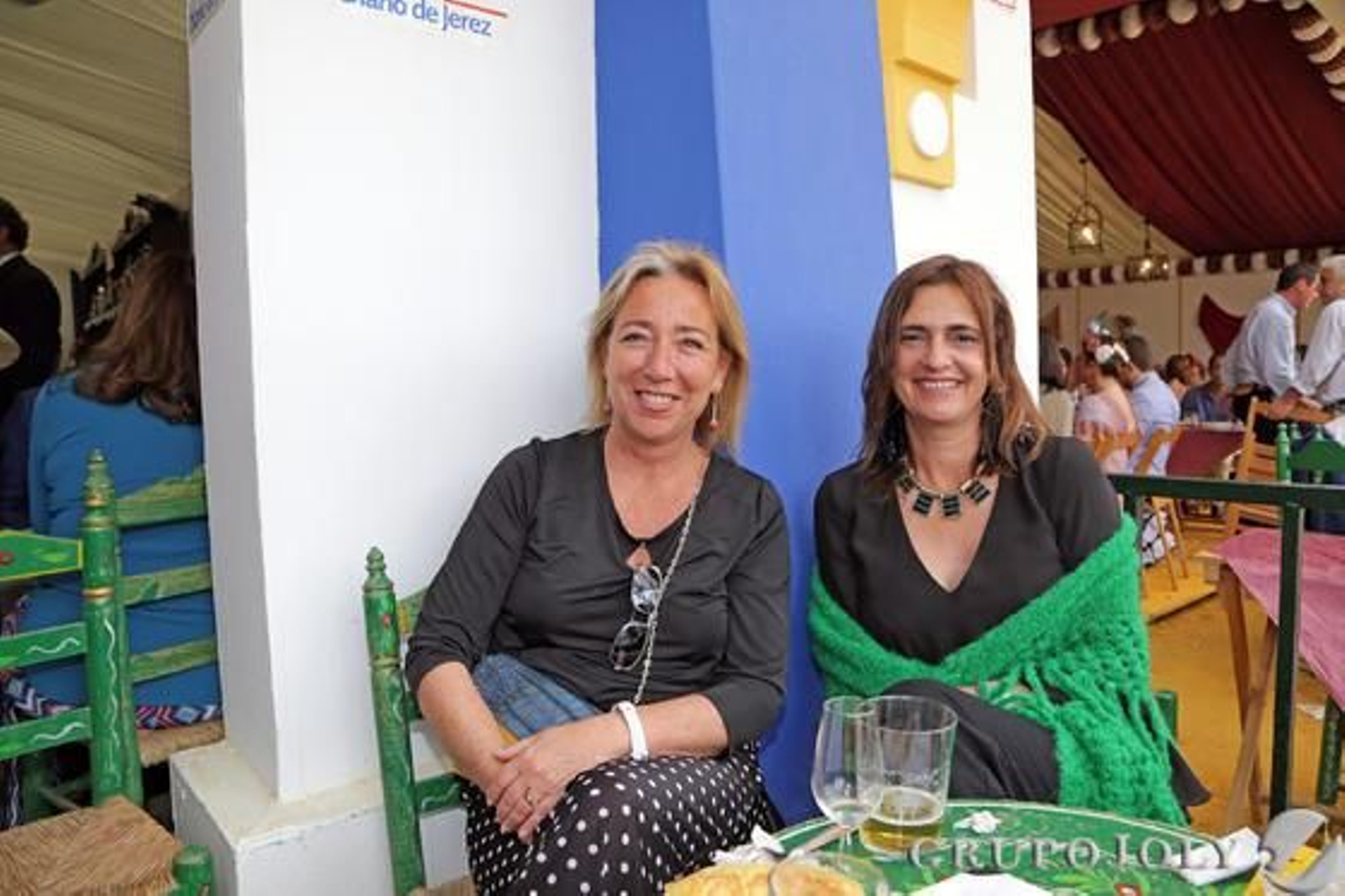 Rosa Joly y Marta Rodríguez en la terraza de la caseta de este periódico.

Foto: Vanesa Lobo