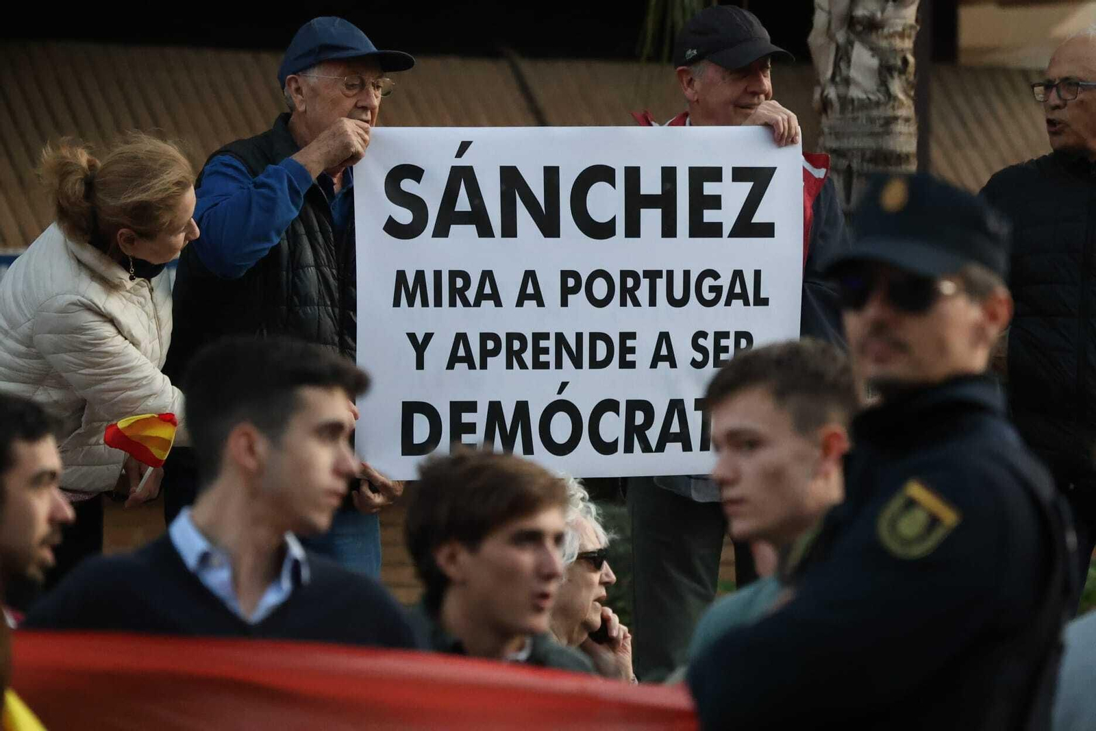 Las fotos de la protesta en Málaga contra Pedro Sánchez y la amnistía Las fotos de la protesta en Málaga contra Pedro Sánchez y la amnistía