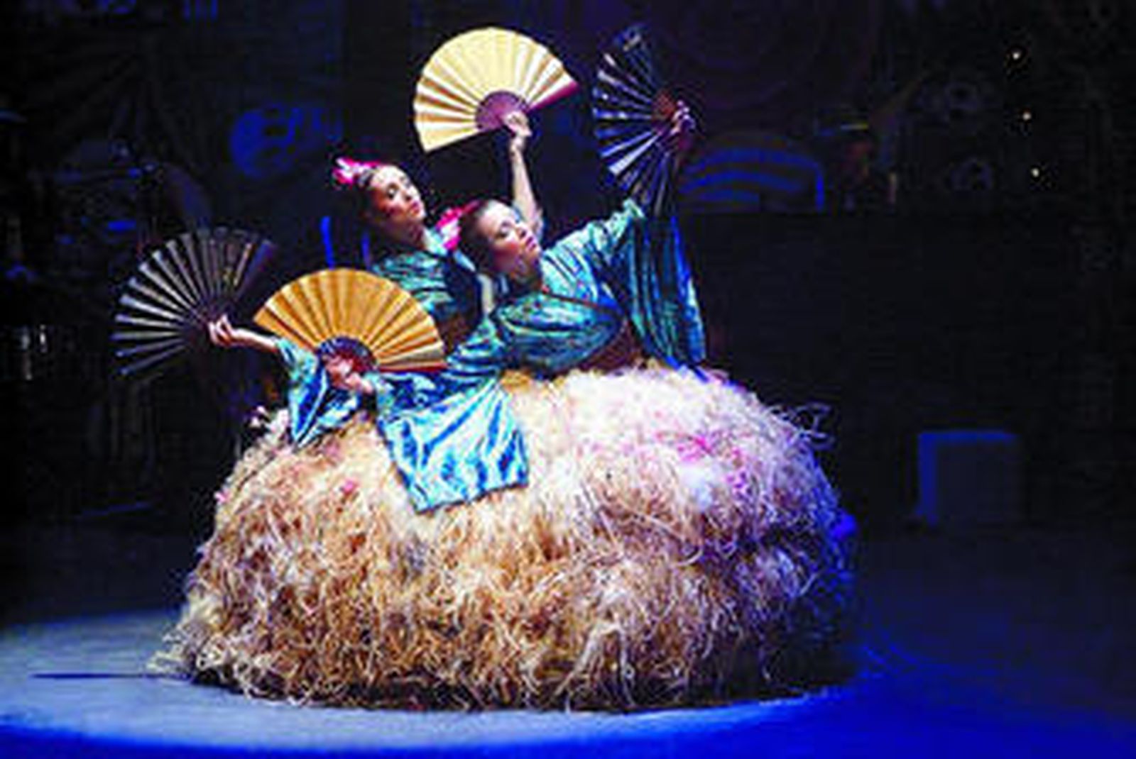 Imagen del número de las geishas que propone la compañía Laví e Bel en su espectáculo 'Cabaret líquido'.