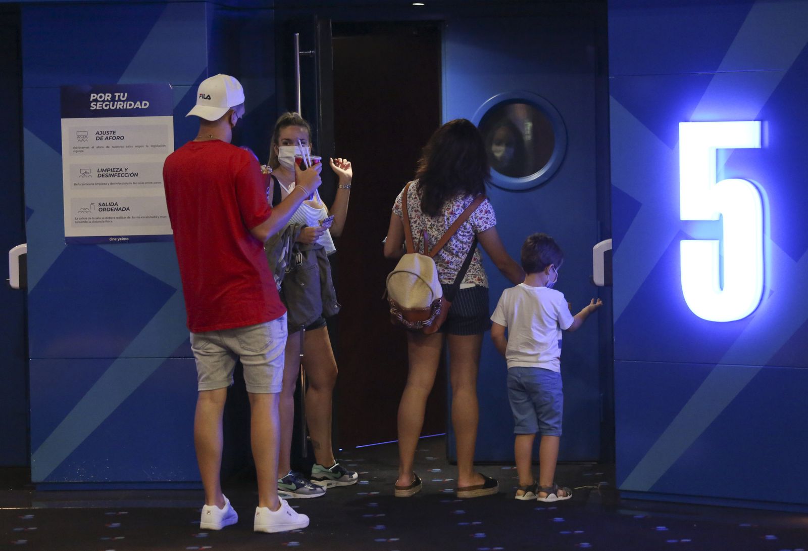 El regreso de los cines a Málaga, en fotos