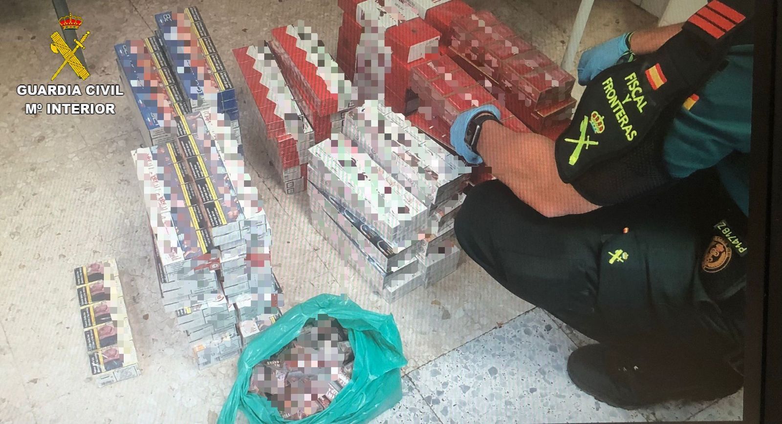 Las cajetillas de tabaco encontradas por la Guardia Civil.