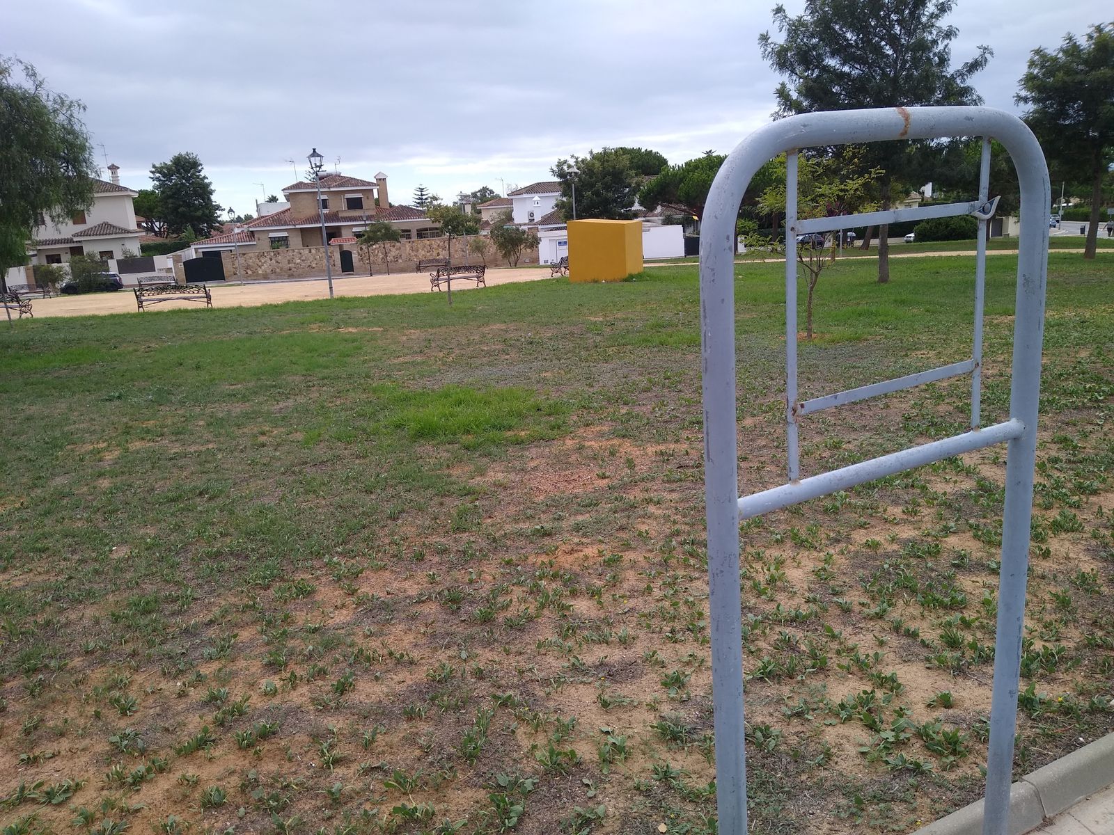 Uno de los rótulos desaparecidos en la urbanización El Águila, junto al parque de Pemán.