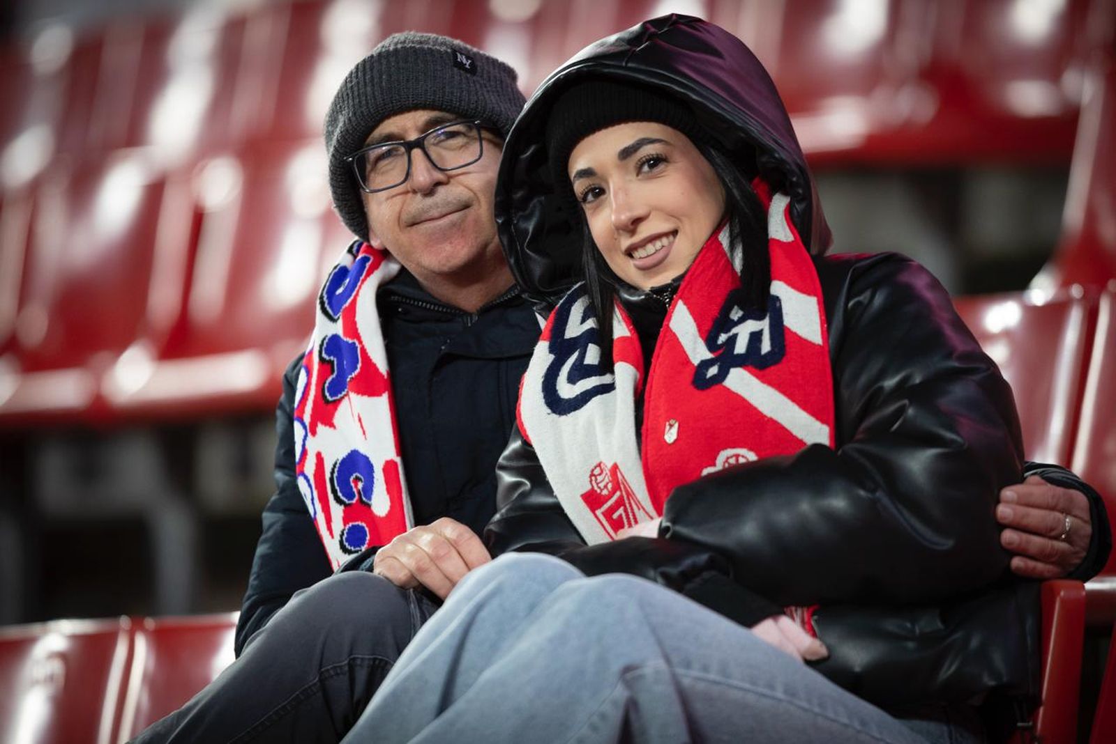 Aficionados del Granada en la grada del Nuevo Los Cármenes