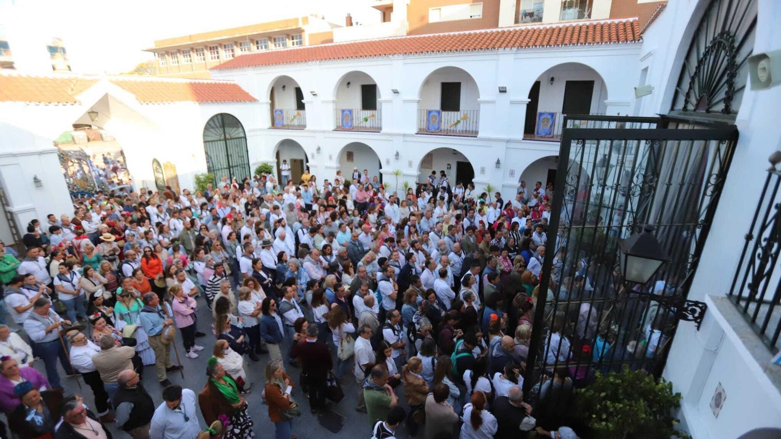 El Rocío 2023: La Hermandad de Huelva comienza su camino al compás de palmas El Rocío 2023: La Hermandad de Huelva comienza su camino al compás de palmas