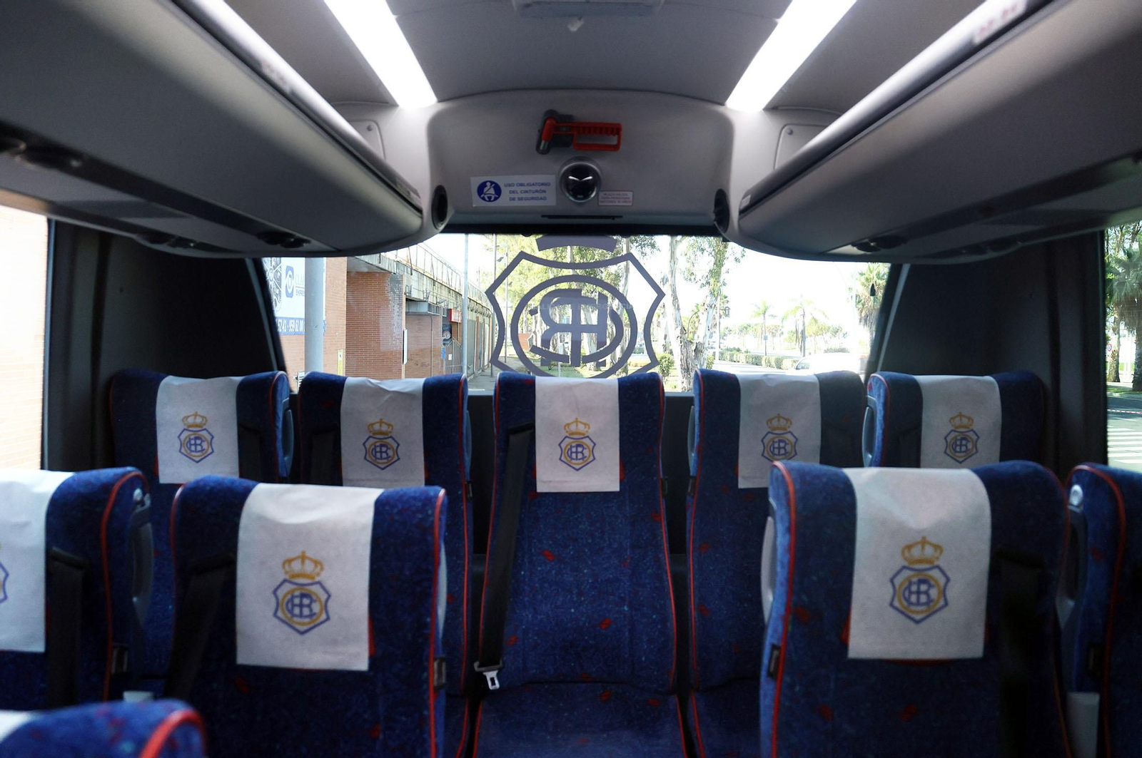 Imágenes del nuevo autobús oficial del Recreativo de Huelva