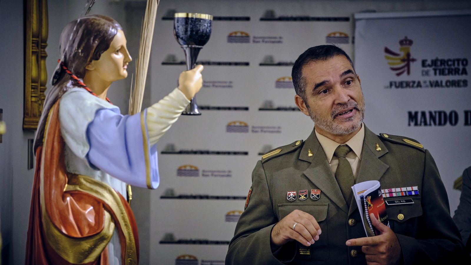 Exposición de  las imágenes relativas a Santa Barbaraque se custodian en las dependencias que el RACTA-4