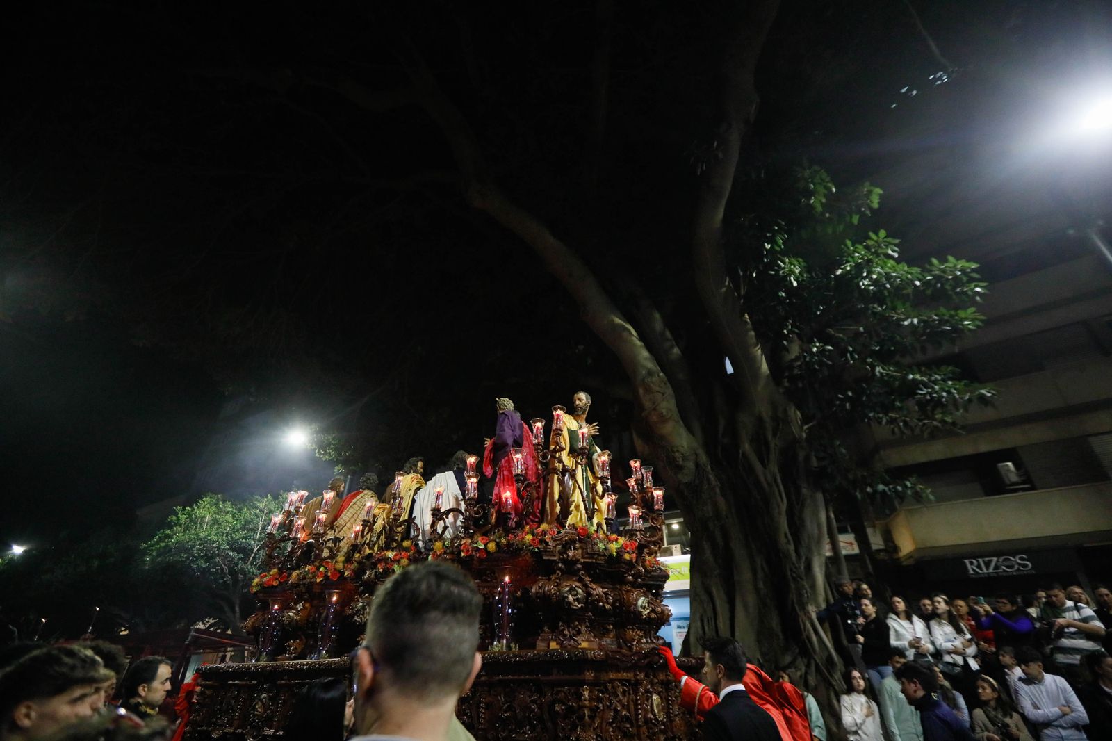 Te contamos en imágenes la Santa Cena tras la lluvia en la ciudad