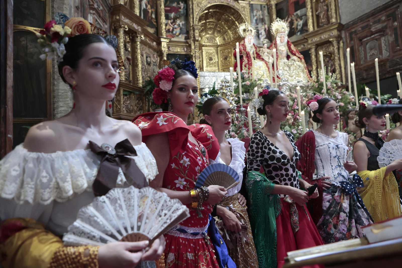 Ofrenda floral a Santa Ana de la asociación Qlamenco para rematar la Velá, todas las imágenes