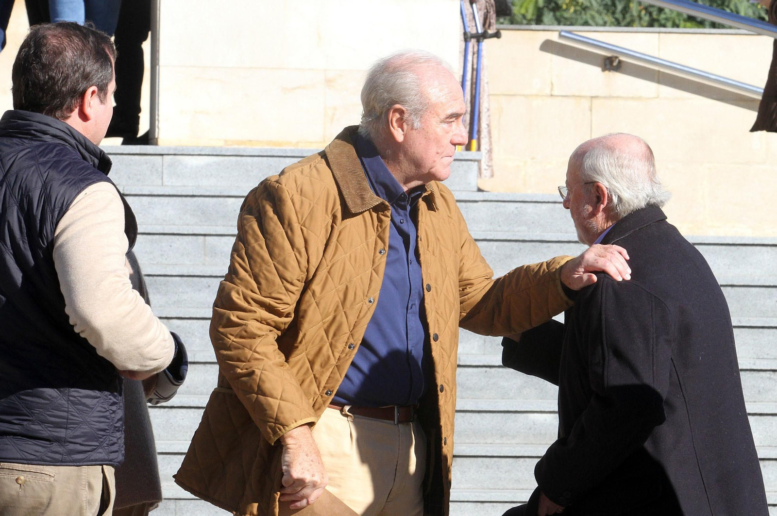 Condolencias a la familia García Palacios durante la mañana en el tanatorio, en imágenes