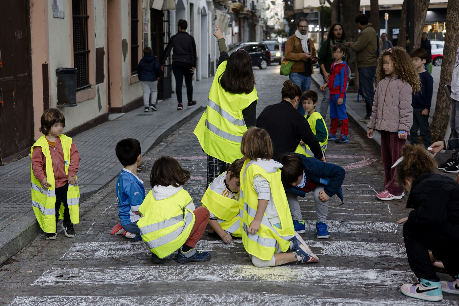 Una protesta de escolares gaditanos respecto a los caminos escolares seguros.