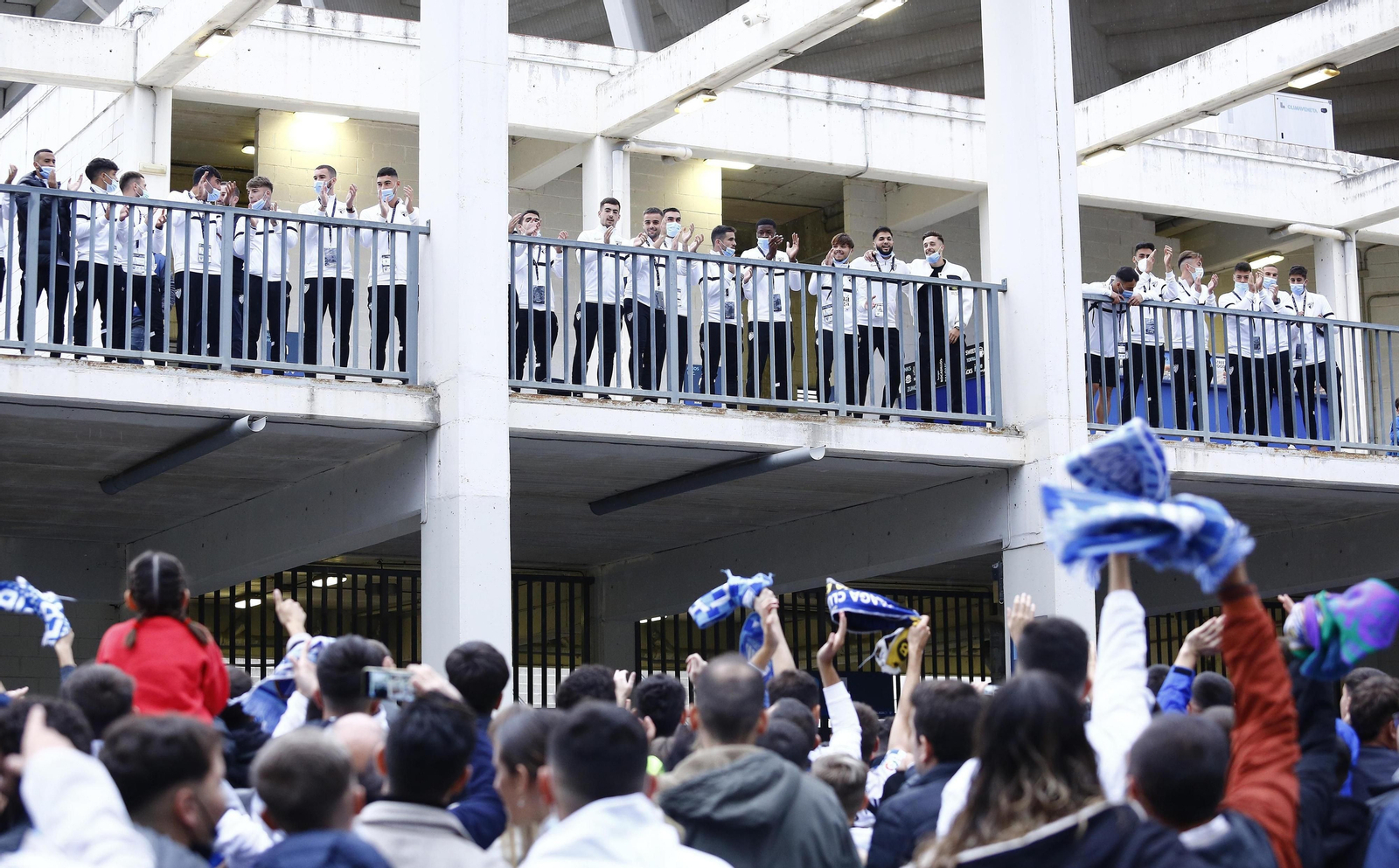 Recibimiento de la afición del Málaga hace un par de meses al equipo.