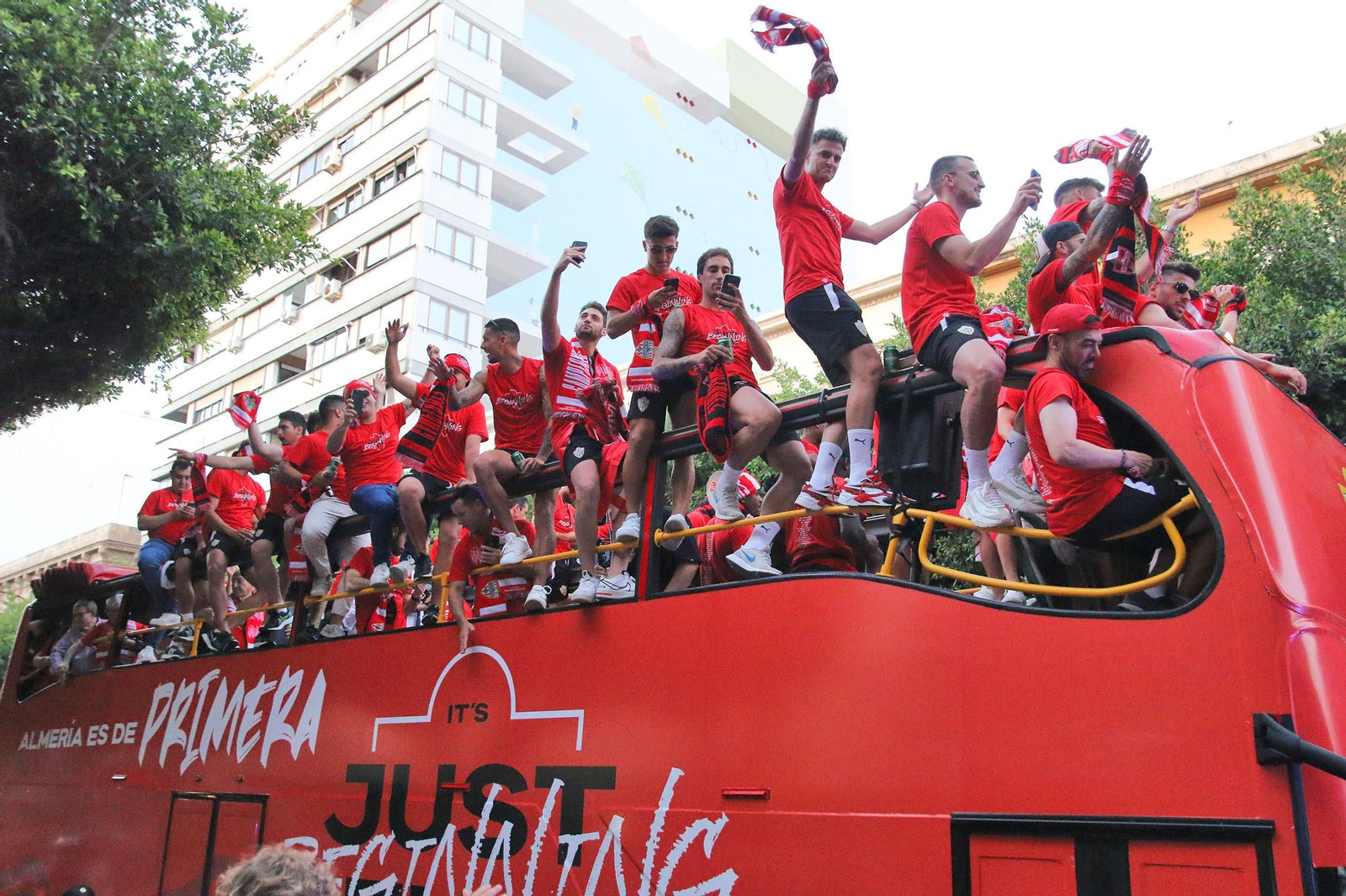 Las imágenes de la rúa de la UD Almería