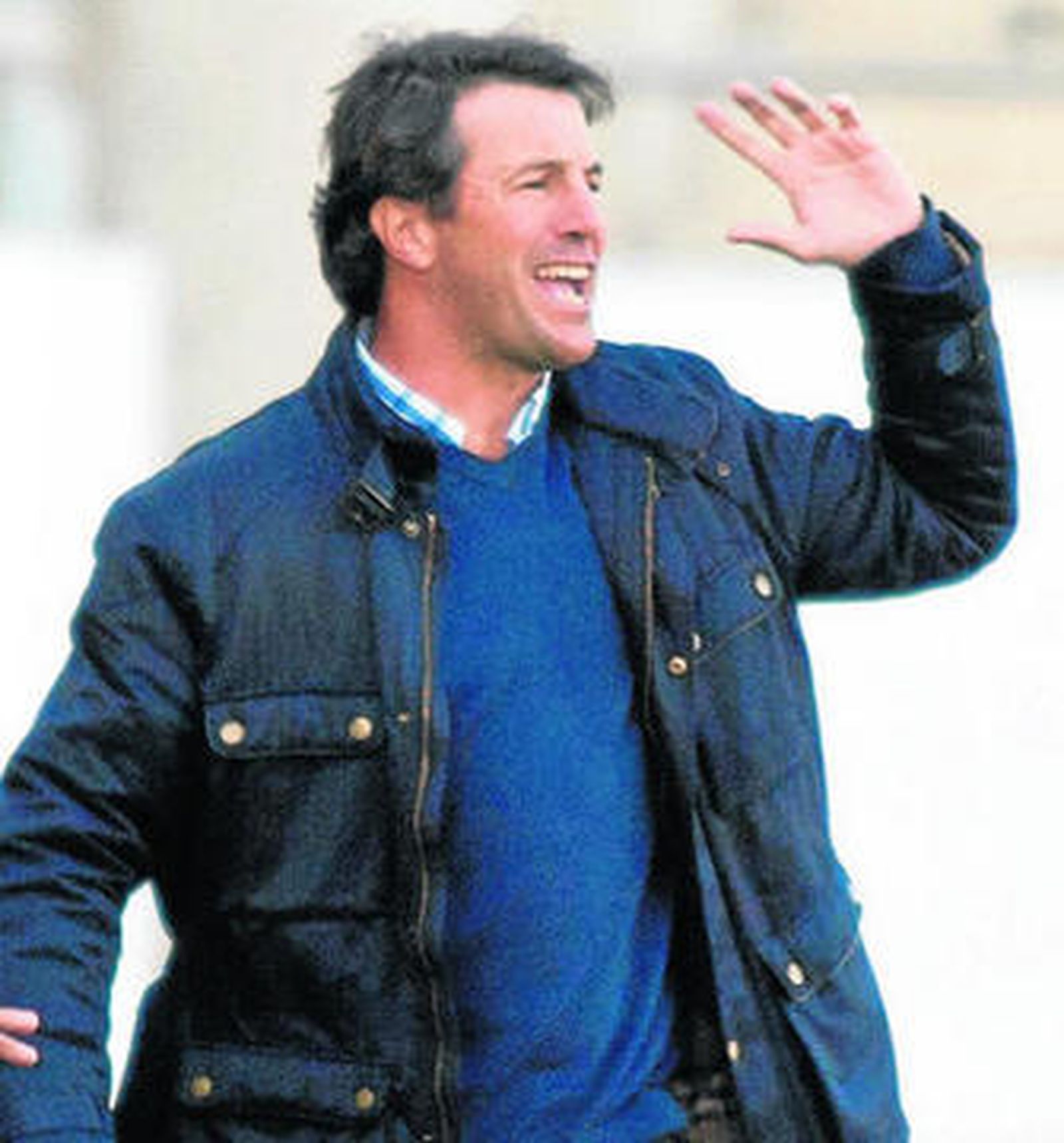 Jose González, dando órdenes a sus pupilos durante el partido.