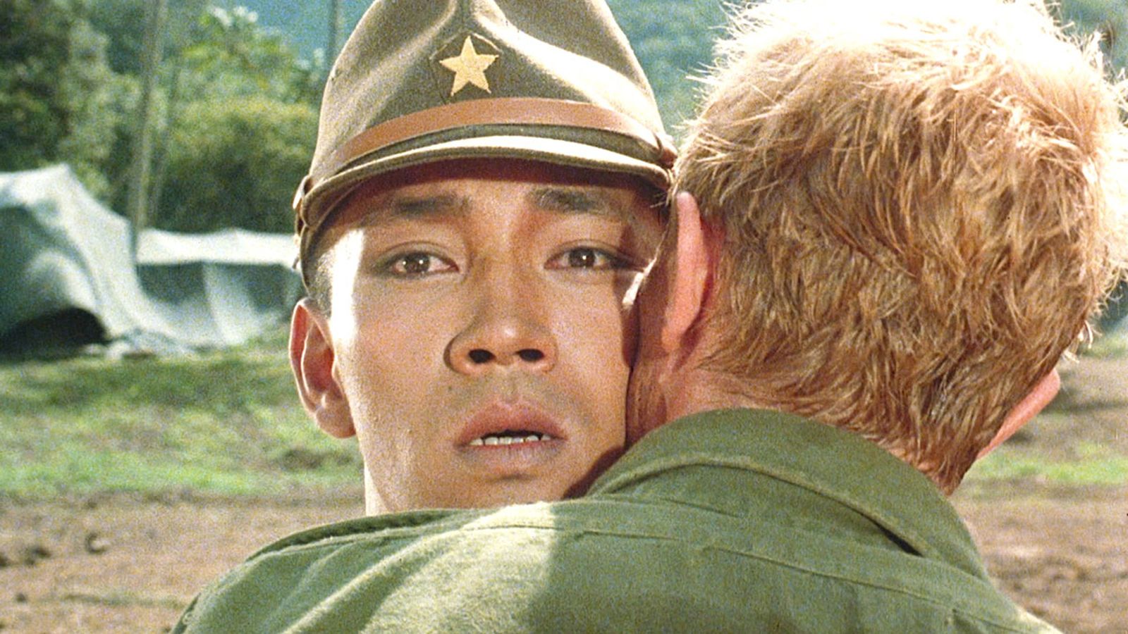 Sakamoto y David Bowie en una imagen de 'Feliz Navidad, Mister Lawrence' (1983, Nagisa Oshima)