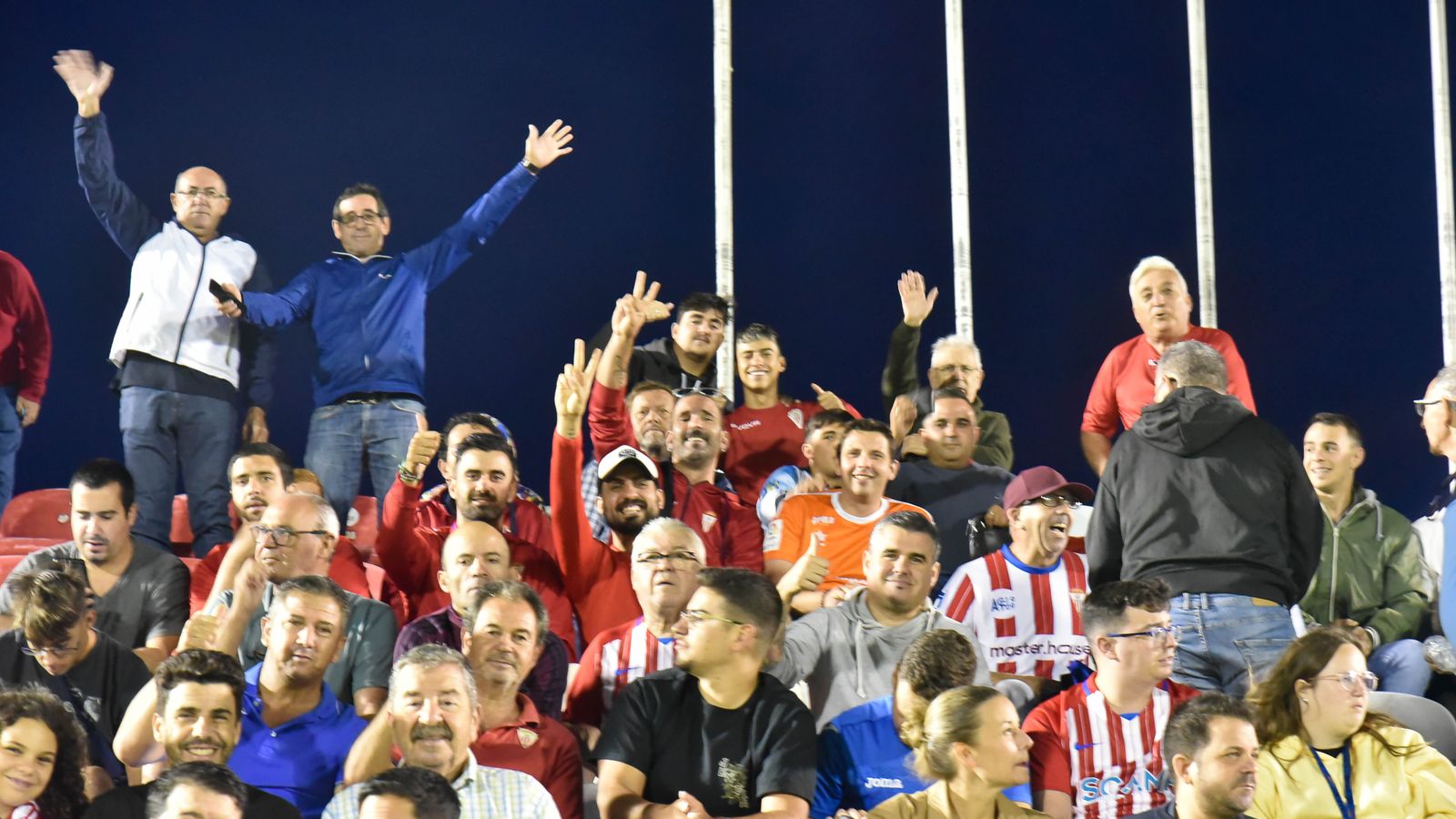 Las fotos del ambiente en el  Algeciras CF - San Fernando CD de la primera jornada.