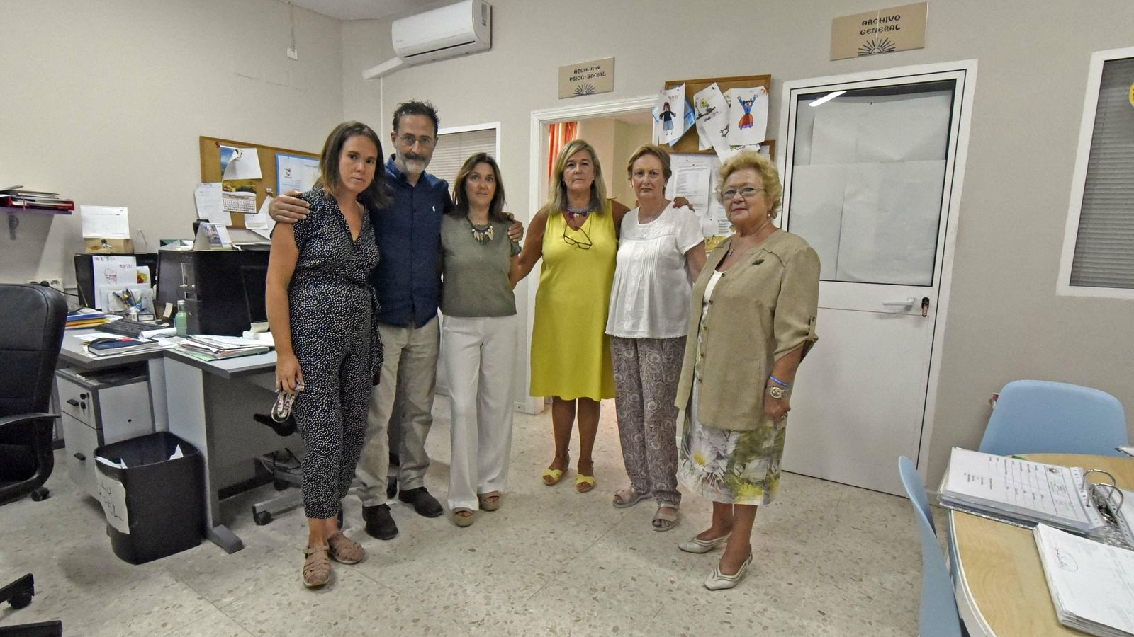 Los trabajadores de la asociación en la sede.