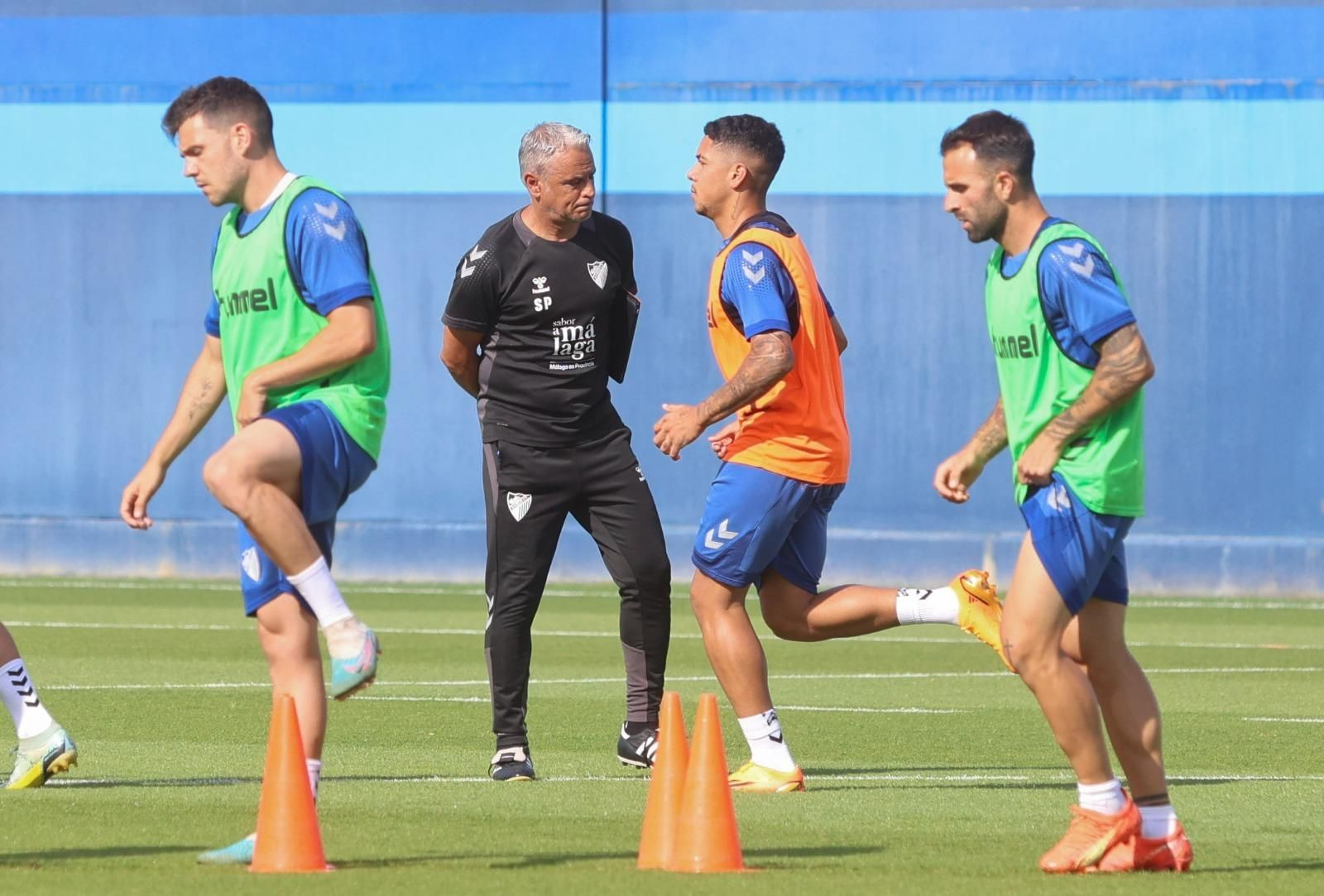 Caras serias en la vuelta al trabajo del Málaga CF