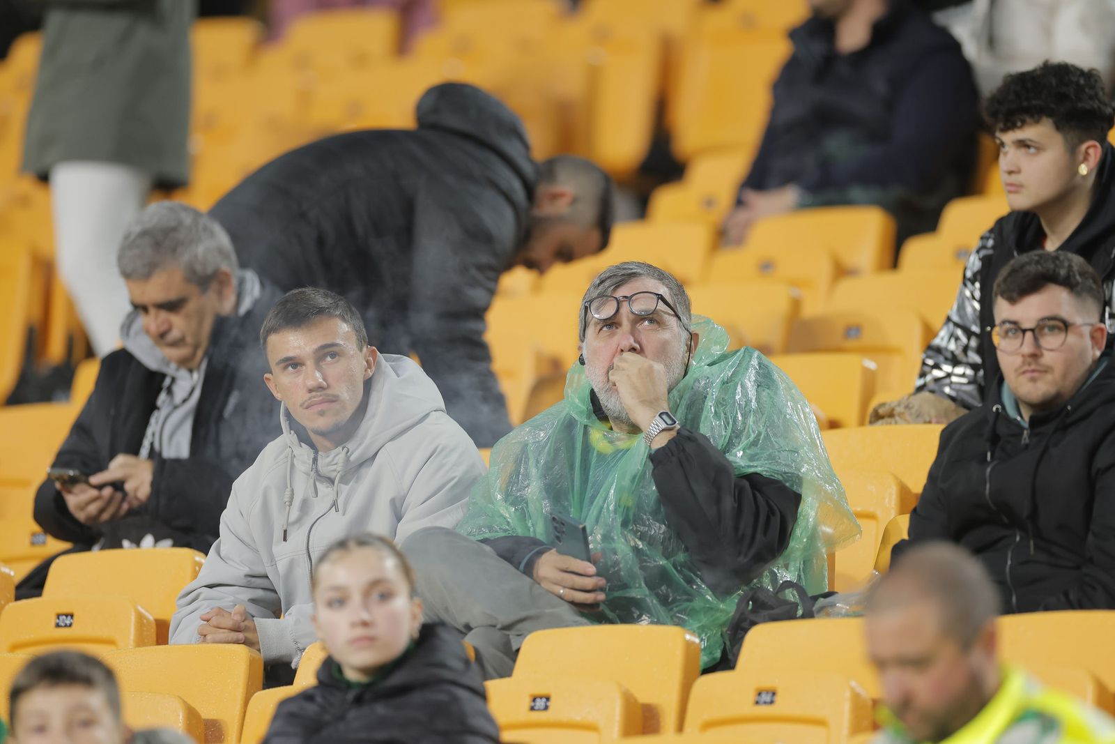 Buscate en las fotos del Betis - Feyenoord