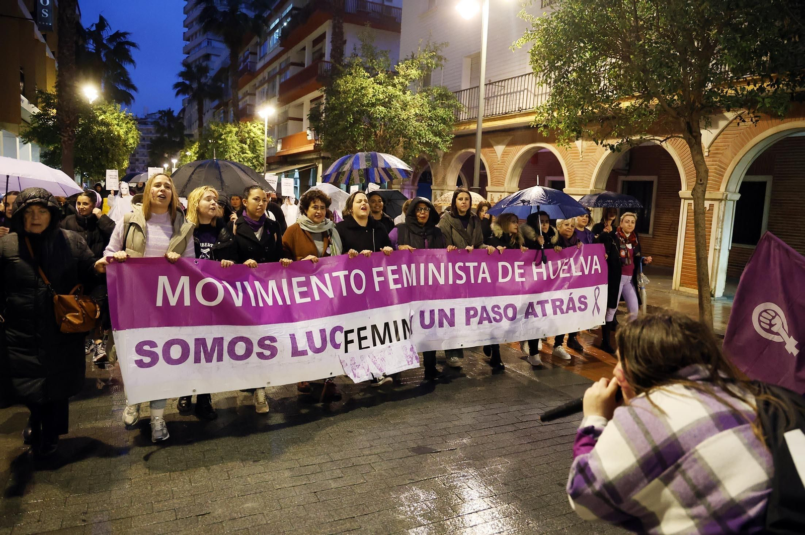Imágenes de la manifestación del 8M en Huelva