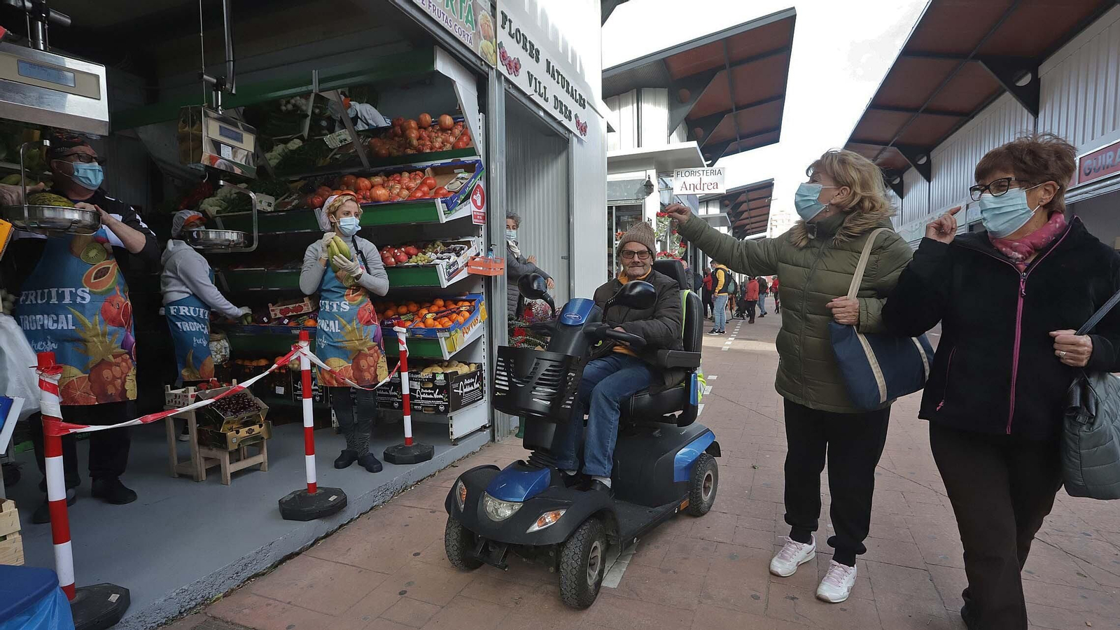 Fotos de la apertura del Mercado provisional en La Línea