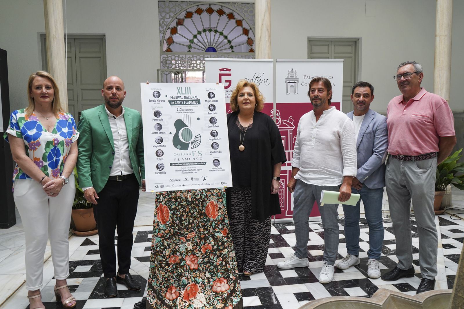 El evento fue presentado por la diputada Fátima Gómez, el alcalde del Ayuntamiento de Ogíjares, Estéfano Polo, y el presidente de la Peña Flamenca “La Yerbabuena”, Santiago Bedma.