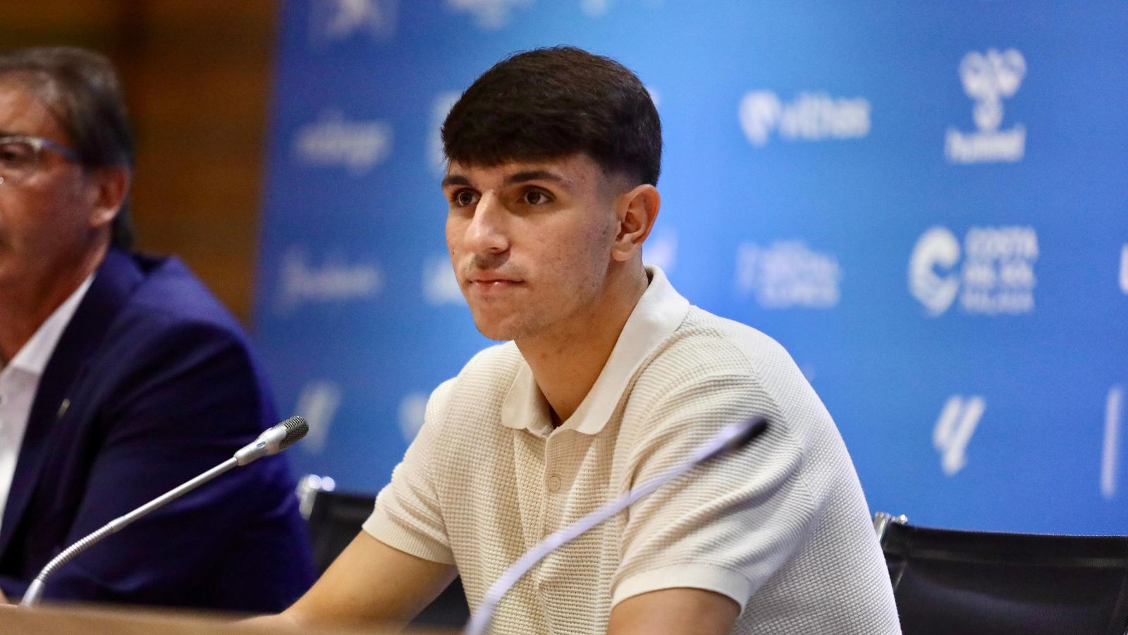 La renovación de Izan Merino y el balance de mercado de Loren, en fotos