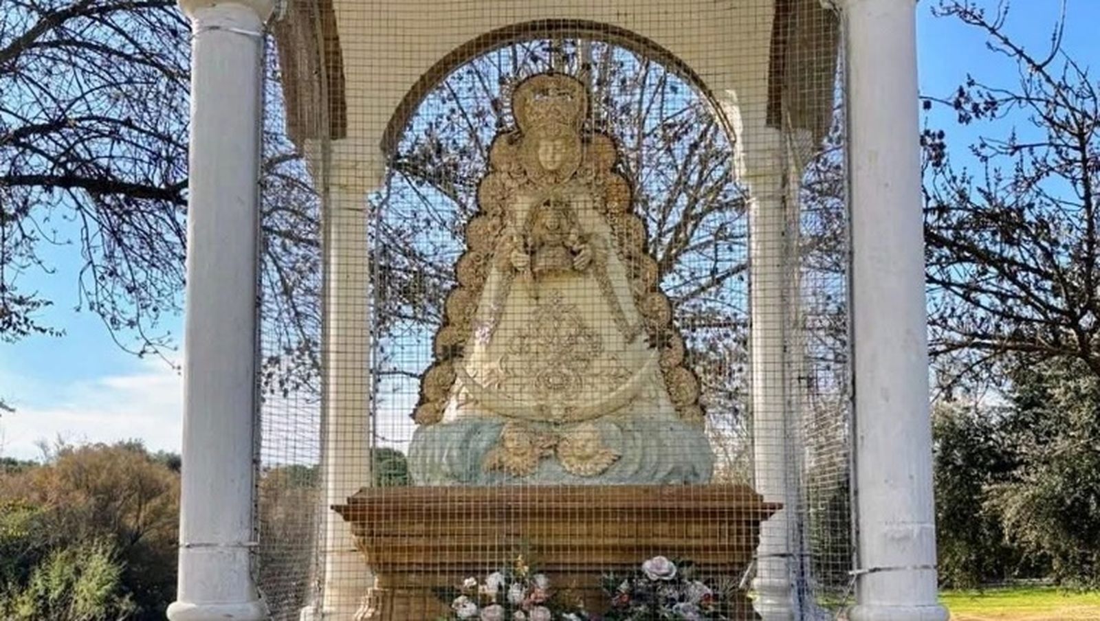 El templete es un símbolo de todos los rocieros