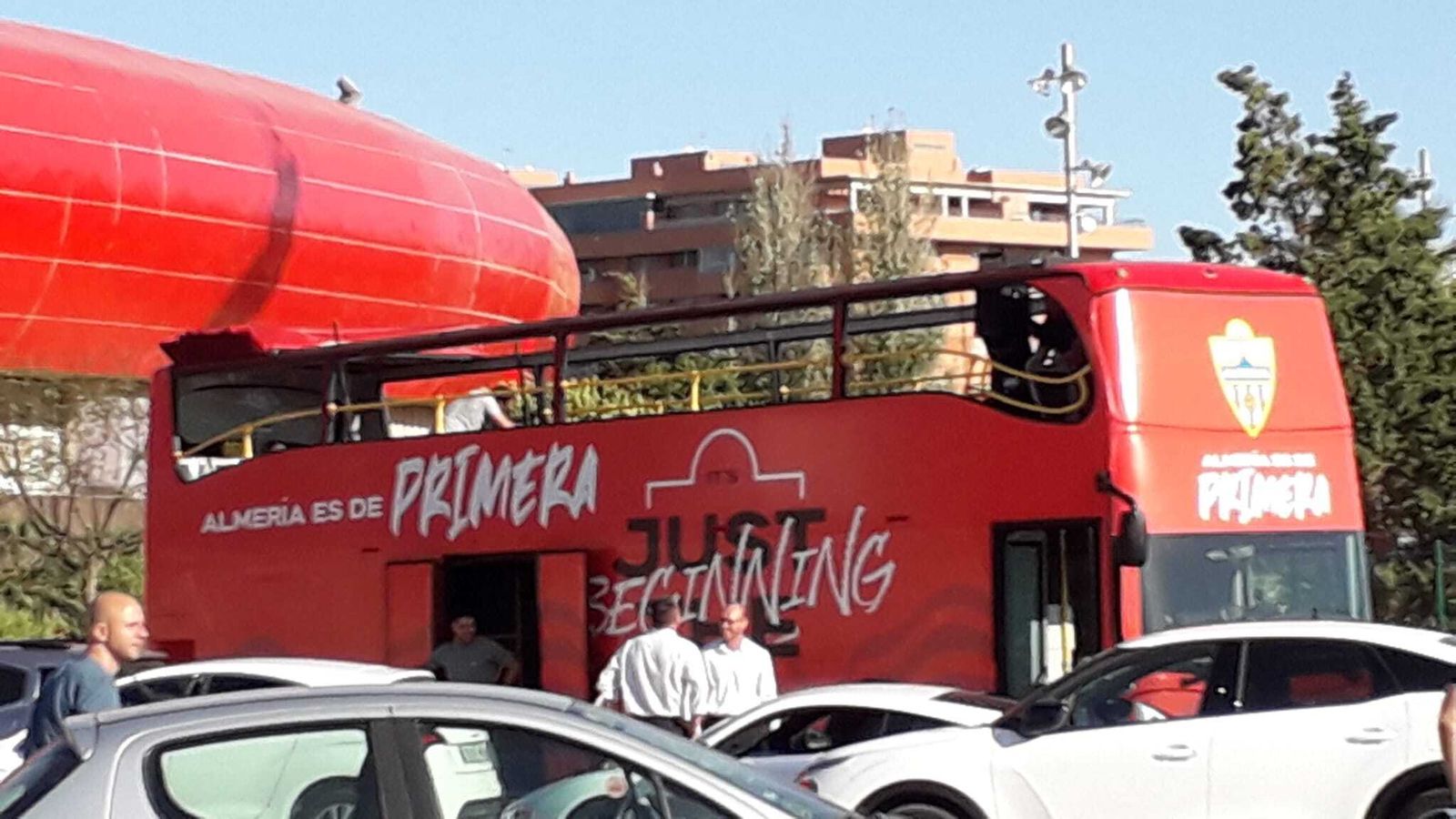El bus, en el estadio