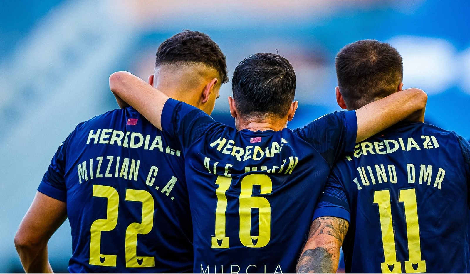 Jugadores del UCAM celebran un gol.