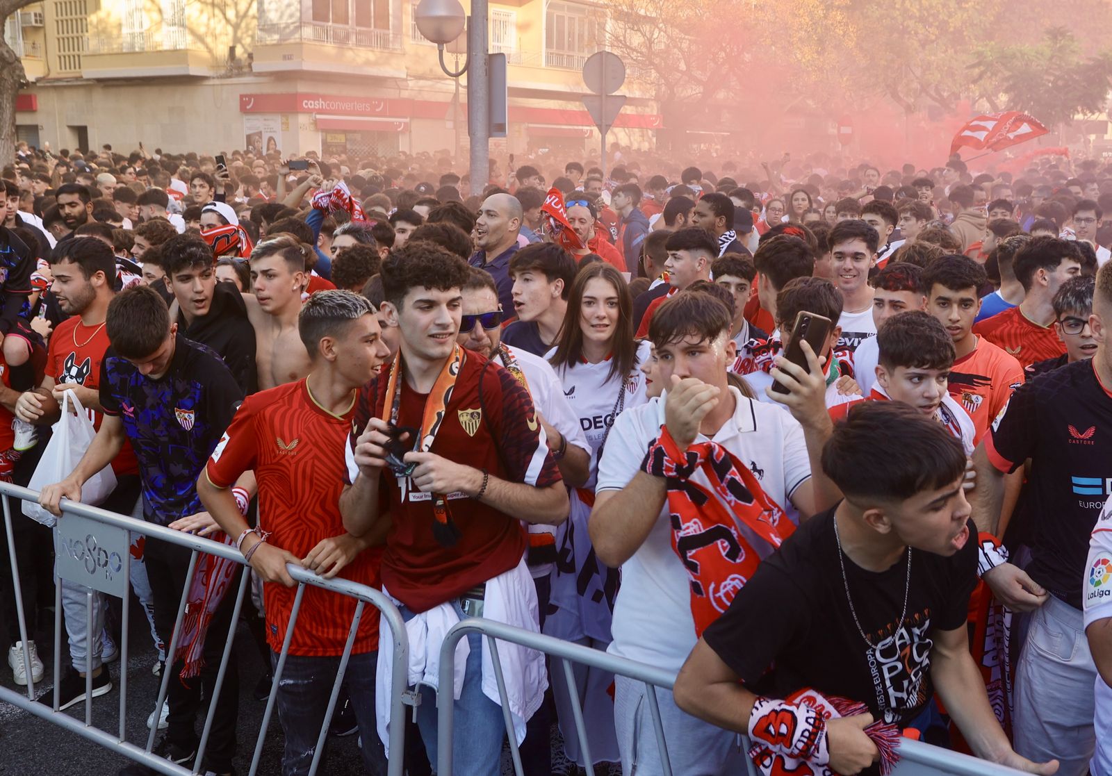 Llegada del Sevilla al Pizjuán