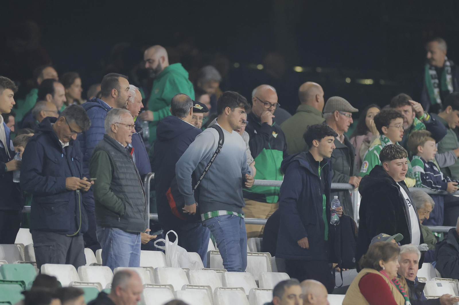 Búscate en las fotos del Betis-Las Palmas