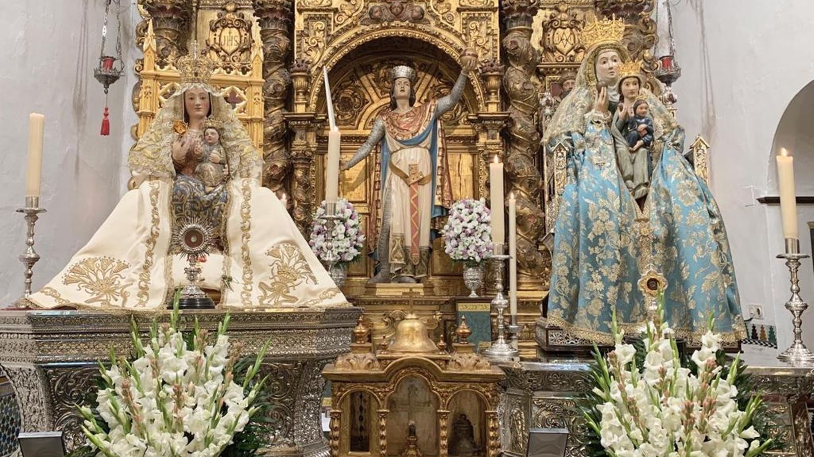 La Virgen de Valme y Santa Ana junto a San Fernando