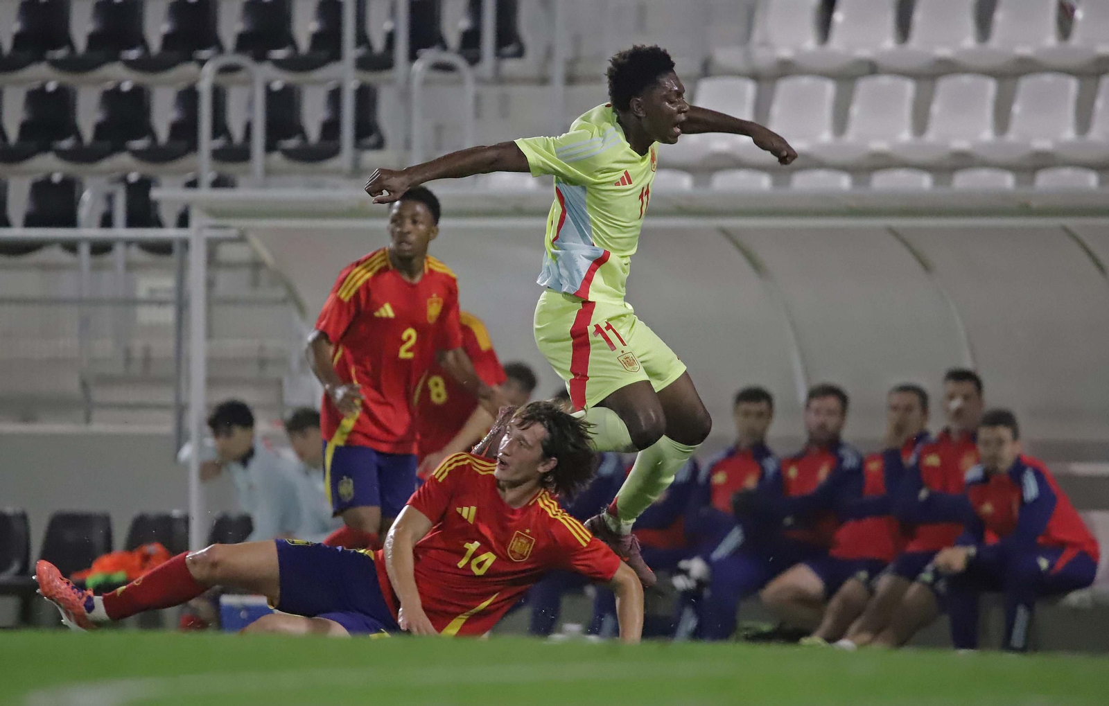 Fotos del partido de entrenamiento entre las selecciones nacionales sub-19 y sub-18 de España en La Línea