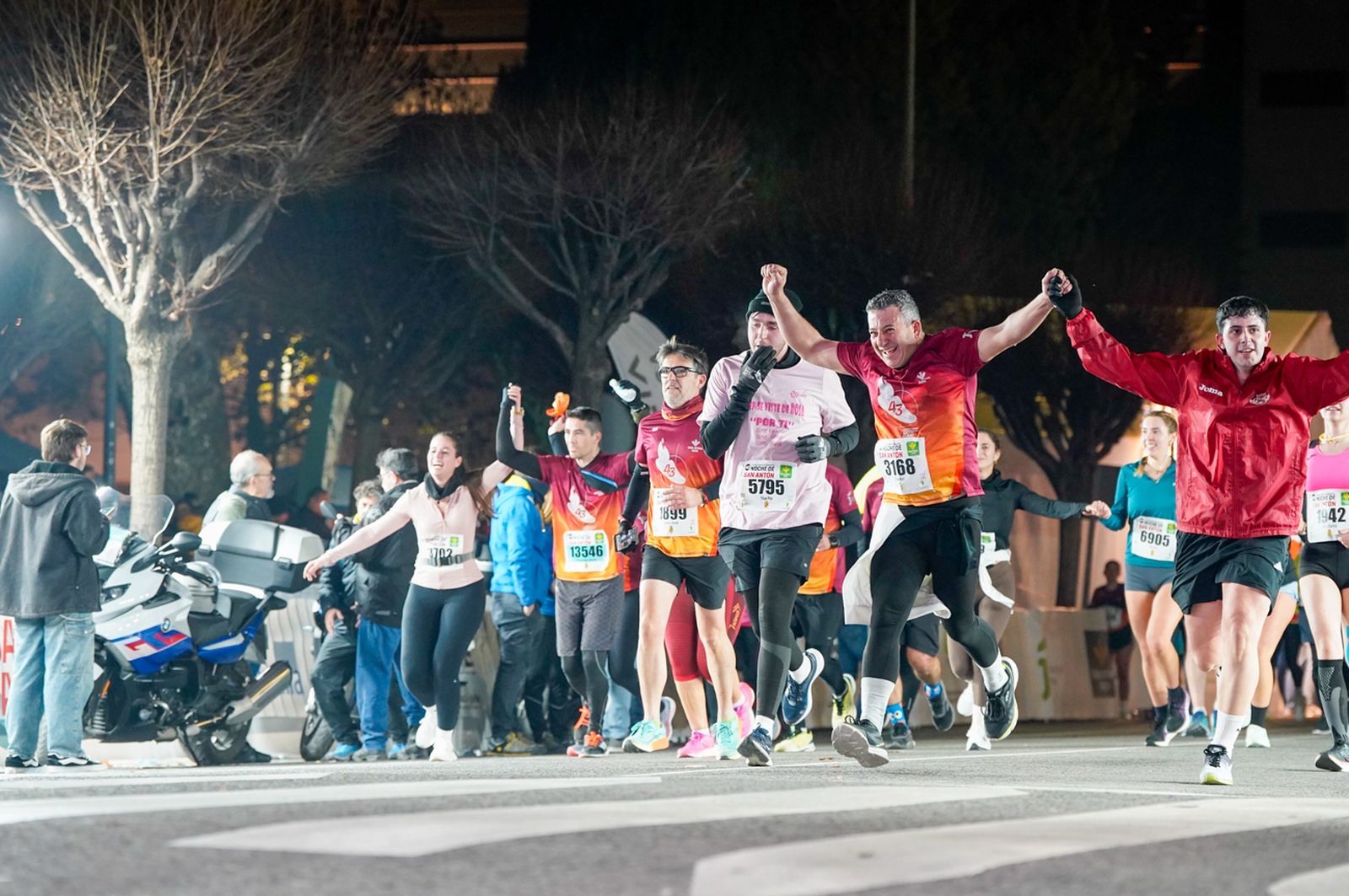 En imágenes: búscate en tu llegada a meta de la Carrera de San Antón 2026 (20)