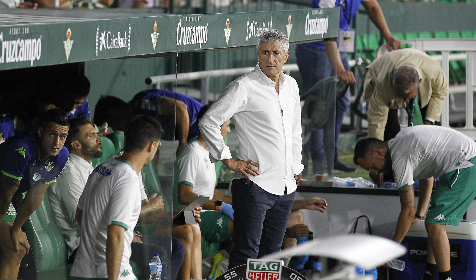 Setién, en el banquillo durante el primer partido de liga.