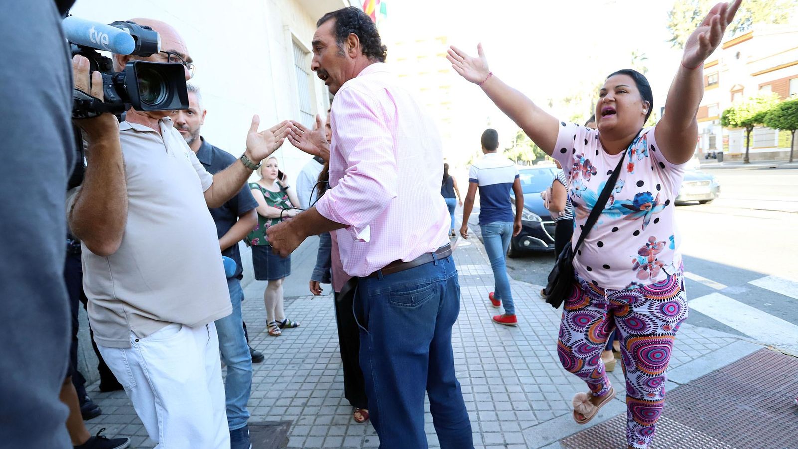 Reacciones de los familiares detenidos, tras su llegada al juzgado.