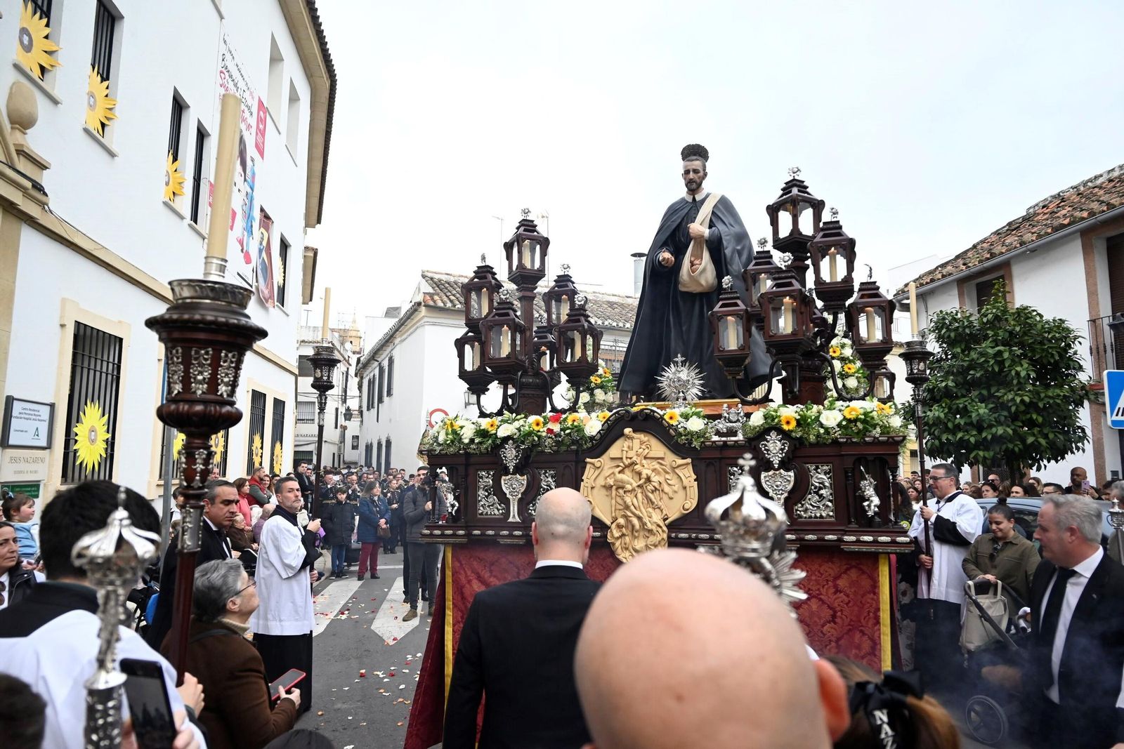 Las mejores imágenes de la procesión en Córdoba del Padre Cristóbal de Santa Catalina